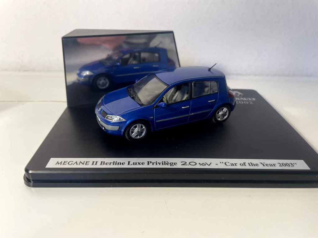 Renault Mégane 2 Berline Luxe Privilège 2.0 16V niebieska (samochód roku 2003) (pudełko prostokątne) - ELIGOR
