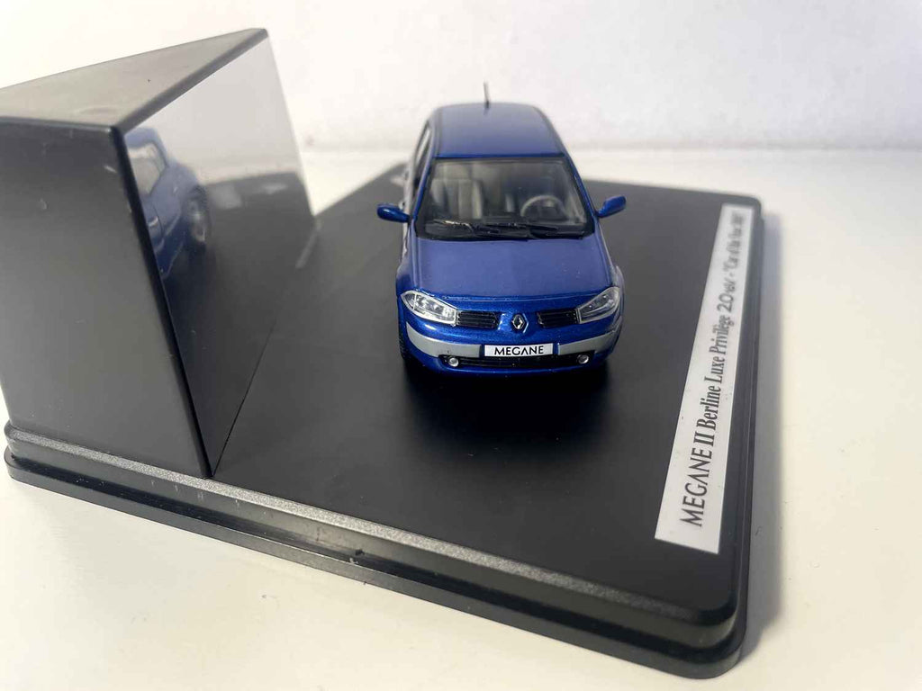 Renault Mégane 2 Berline Luxe Privilège 2.0 16V niebieska (samochód roku 2003) (pudełko prostokątne) - ELIGOR