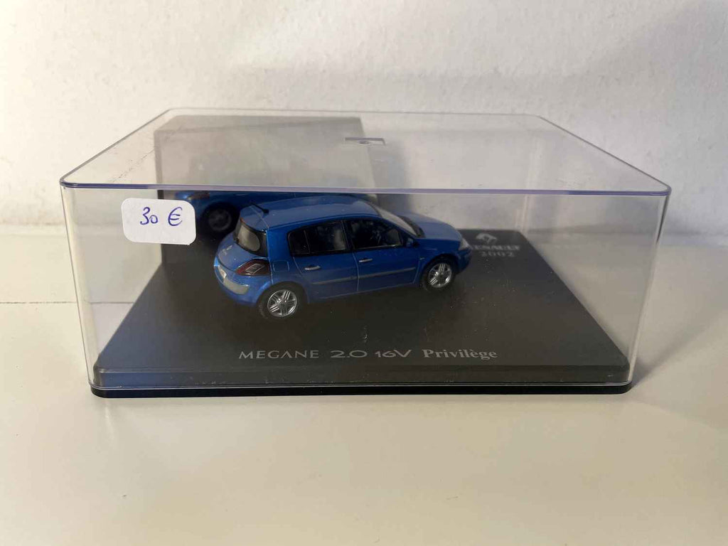 Renault Mégane 2.0 16V Privilège blo aus dem Joer 2002 (Rechthoek Box) - ELIGOR