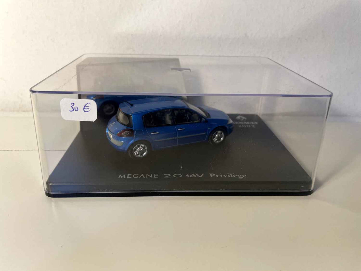 Renault Mégane 2.0 16V Privilège blo aus dem Joer 2002 (Rechthoek Box) - ELIGOR
