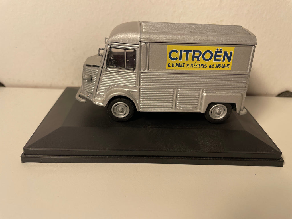 Citroën type HY-78 grijs uit 1973 - dealerbus met Citroën-logo