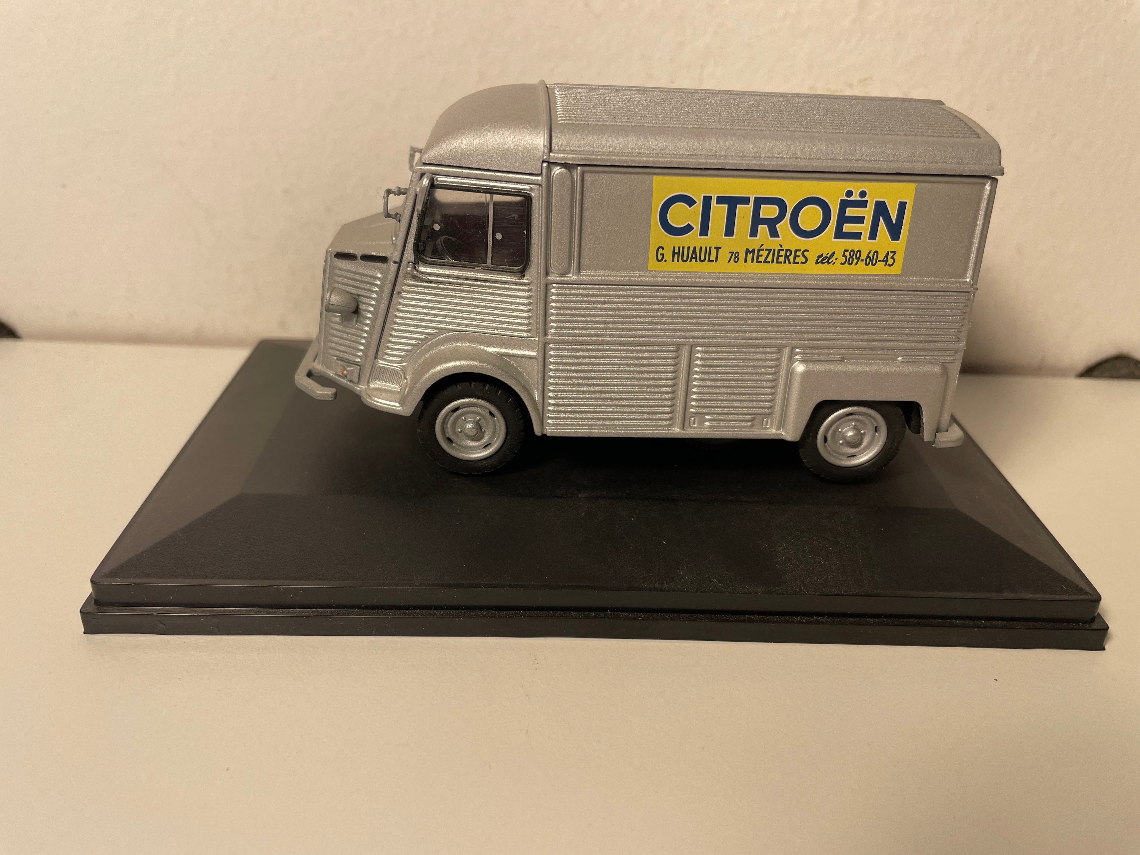 Citroën type HY-78 grey from 1973 - dealership van with Citroën logo