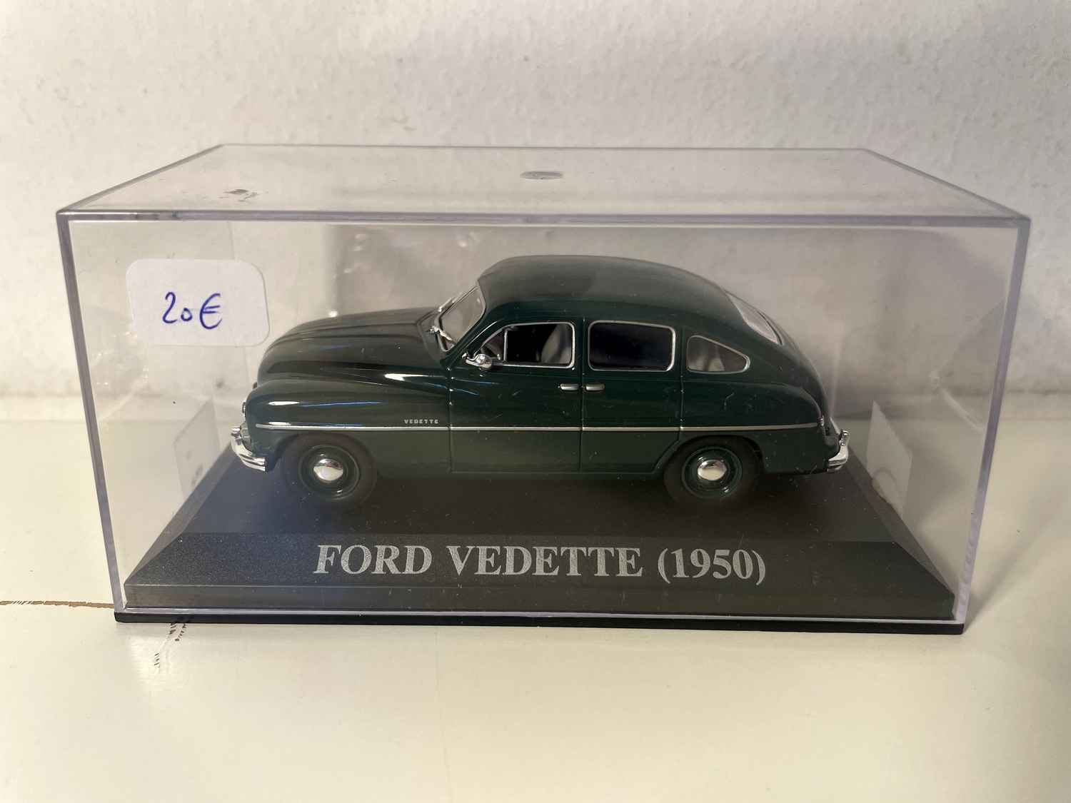 Ford Vedette zielona ciemna z 1950 roku