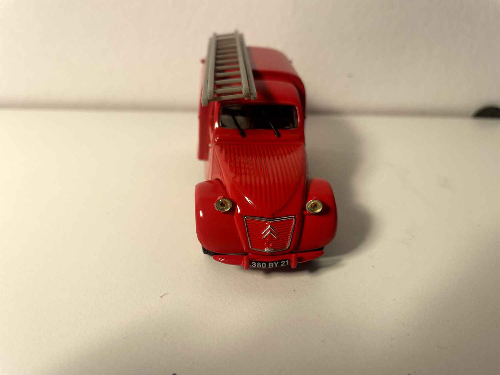 Citroën 2 CV AZU roter Transporter mit Leiter "ALLO 18 DIE FEUERWEHRLEUTE" - Norev