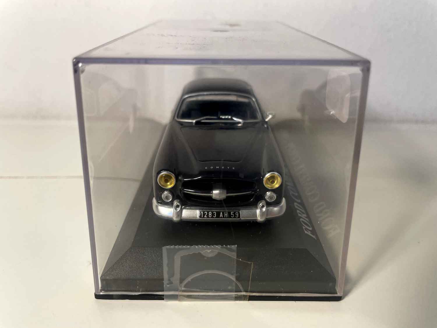 Ford Comet Coupé azul oscuro de 1951