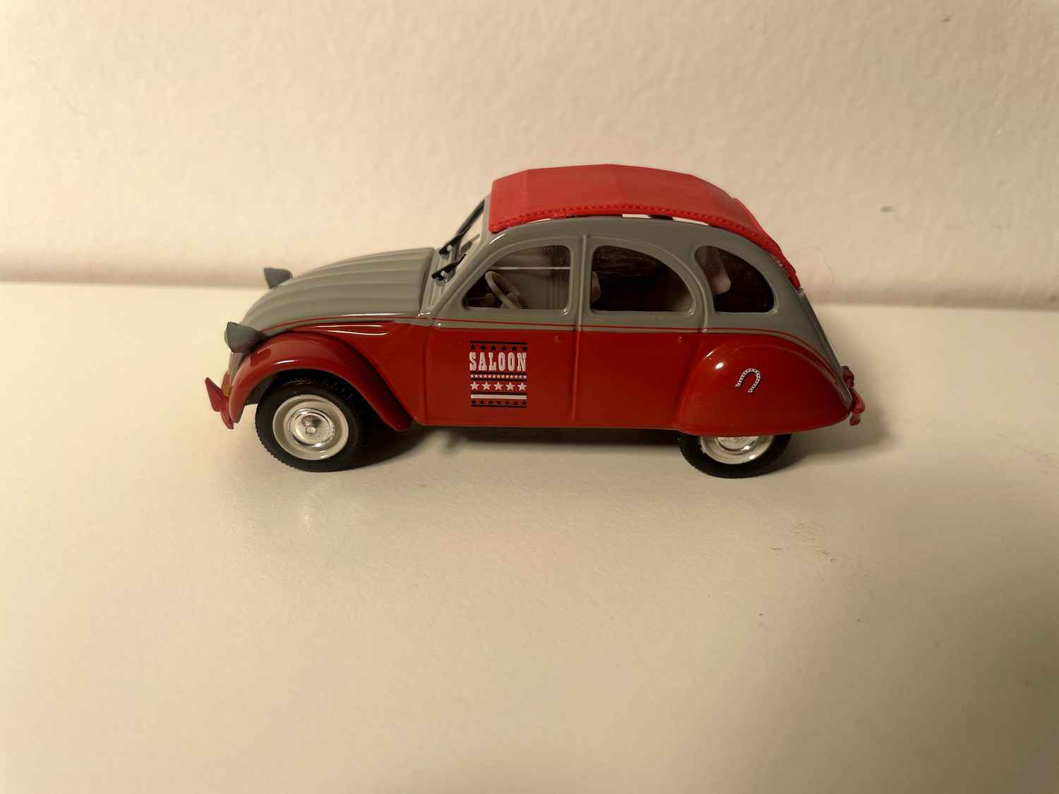 Citroën 2 CV 6 rojo y gris SALOON - Norev