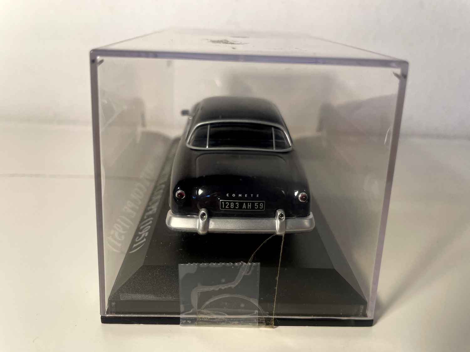 Ford Comet Coupé azul oscuro de 1951