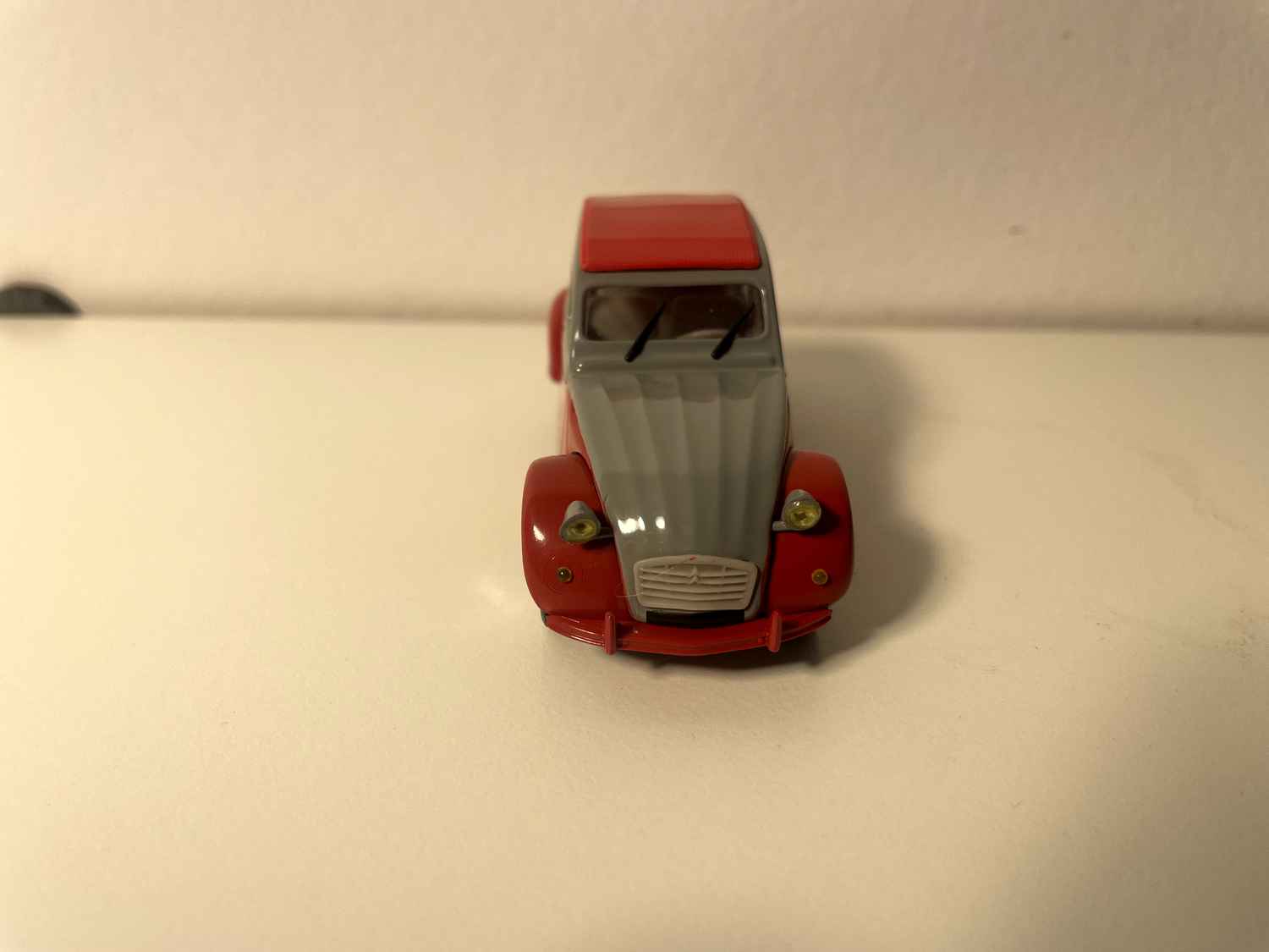 Citroën 2 CV 6 rojo y gris SALOON - Norev