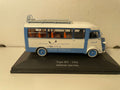 Citroën typu HY niebiesko-biały z 1962 roku - autobus przegubowy "Les Goèlands"