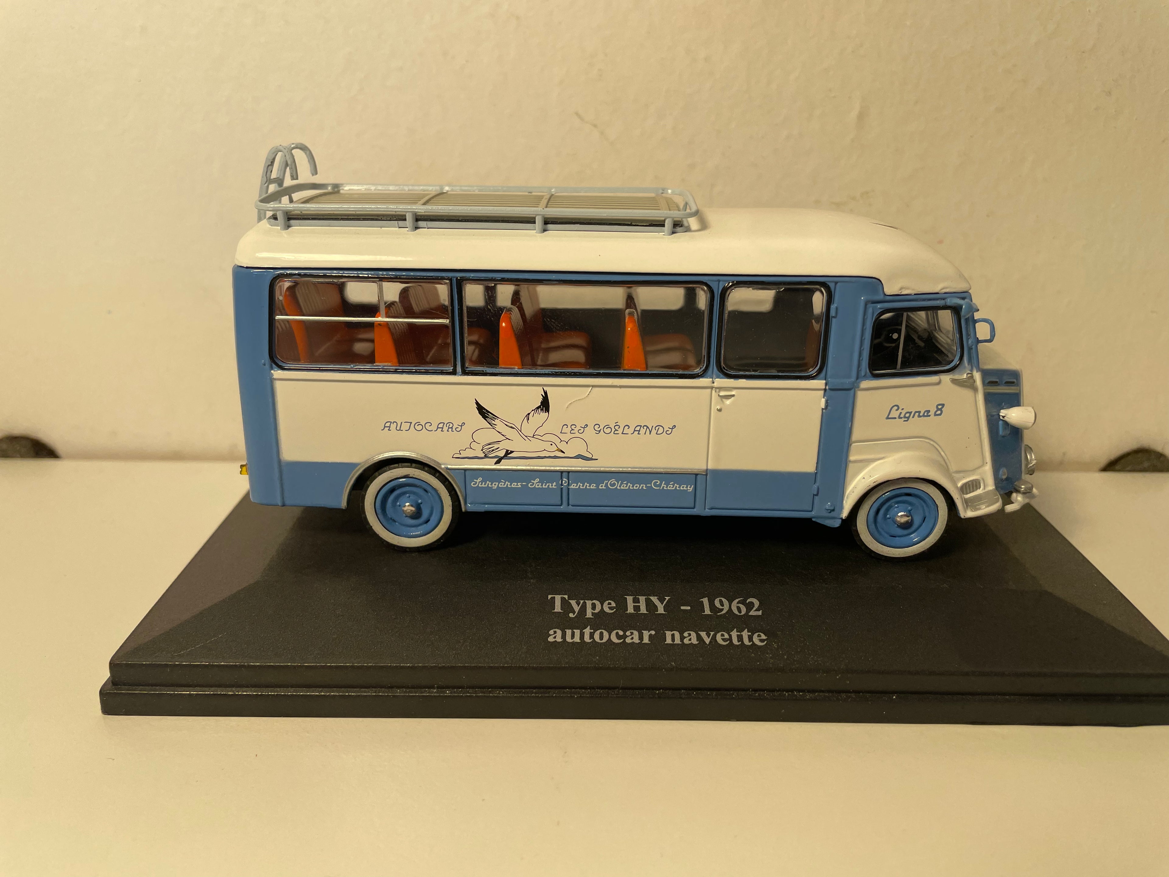 Citroën type HY blauw en wit uit 1962 - Shuttlebus "Les Goélands"