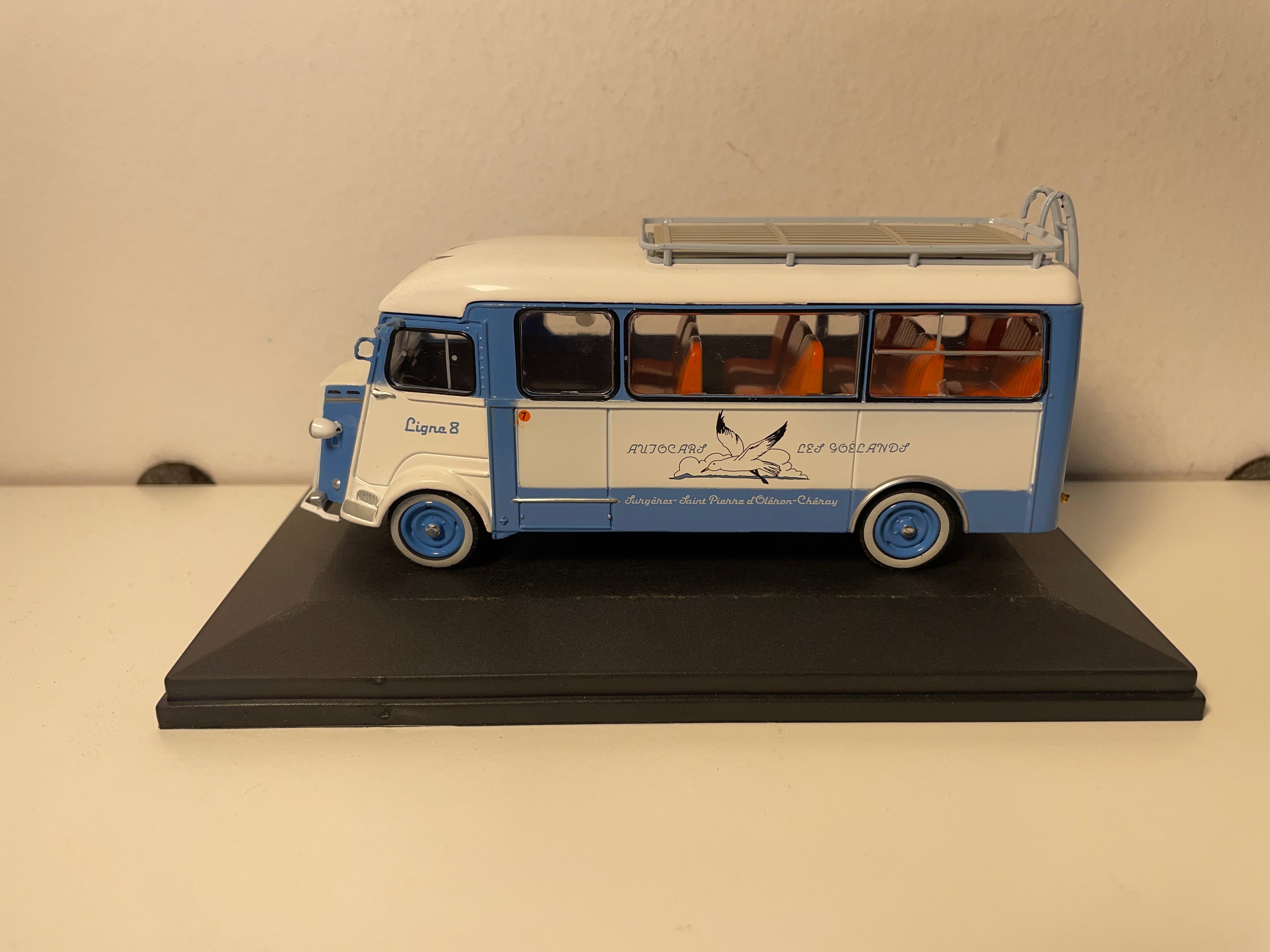 Citroën type HY blauw en wit uit 1962 - Shuttlebus "Les Goélands"