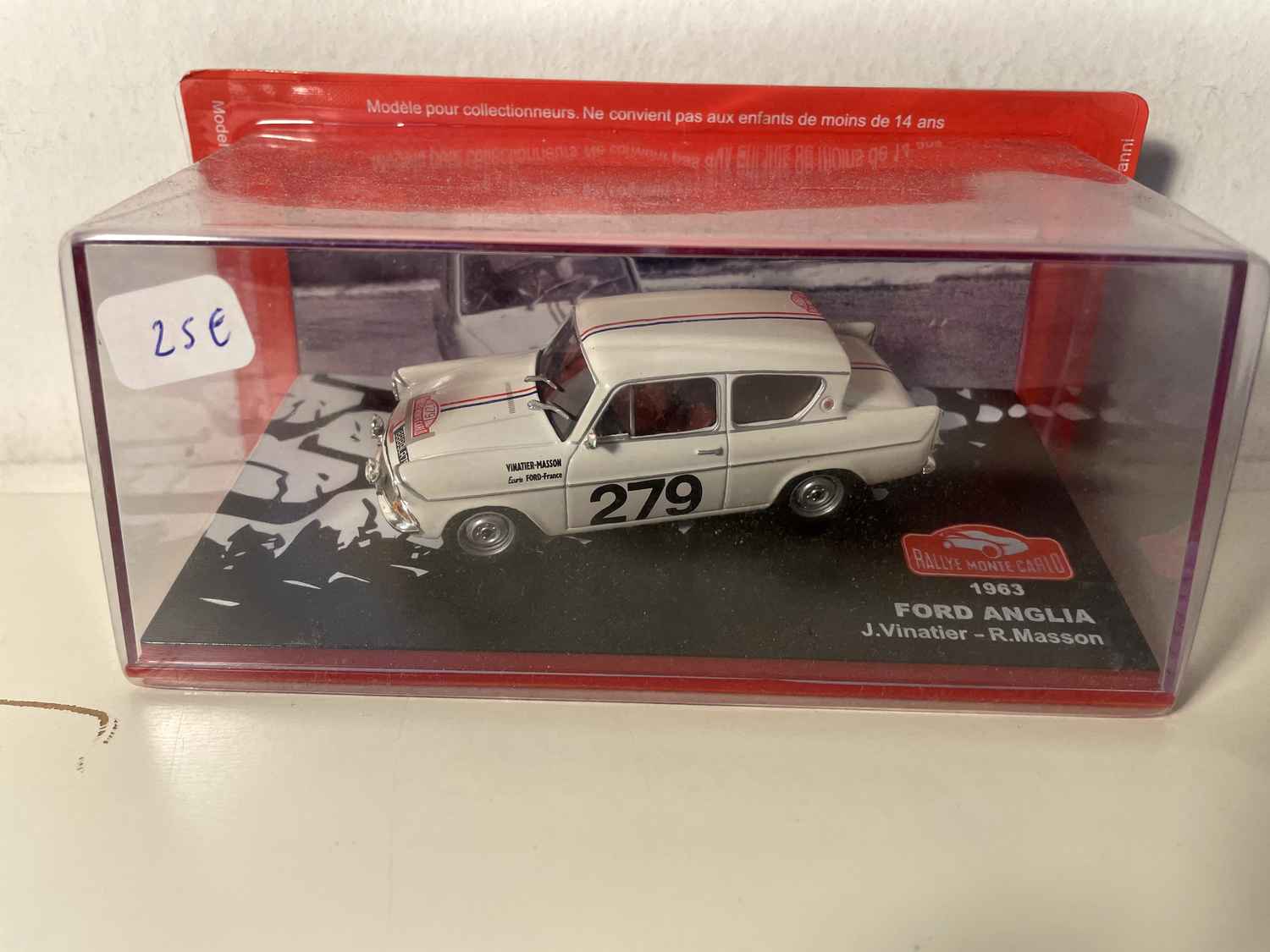 Ford Anglia color crema número 279 - rallye de Monte-Carlo de 1963