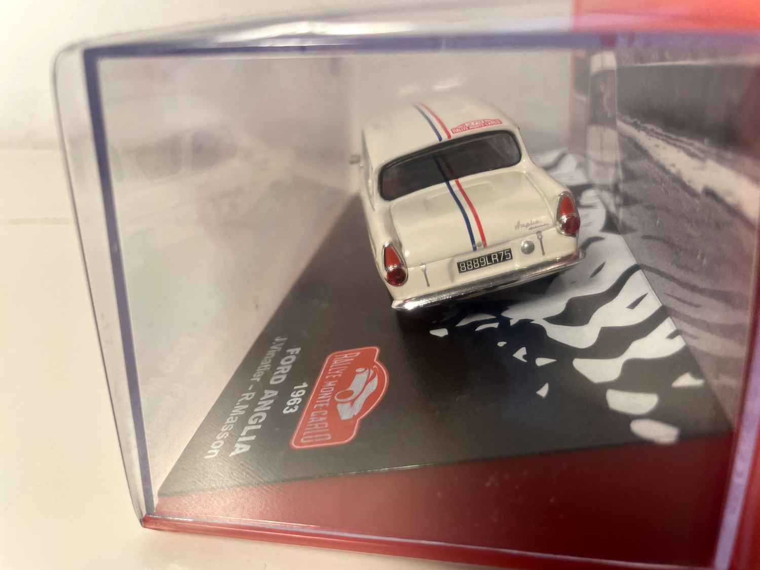 Ford Anglia color crema número 279 - rallye de Monte-Carlo de 1963