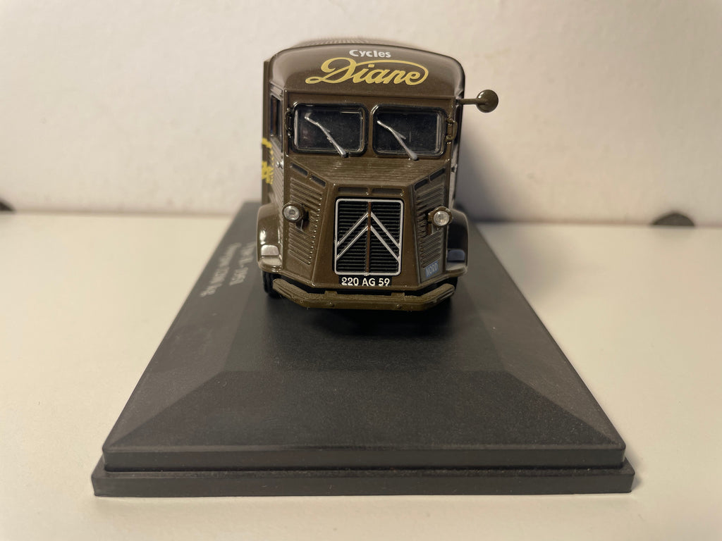 Citroën type H marron de 1951 - fourgon 1200 Kg - Cycles MERCIER (manque 1 rétroviseur)