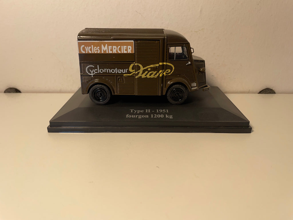 Citroën type H marron de 1951 - fourgon 1200 Kg - Cycles MERCIER (manque 1 rétroviseur)