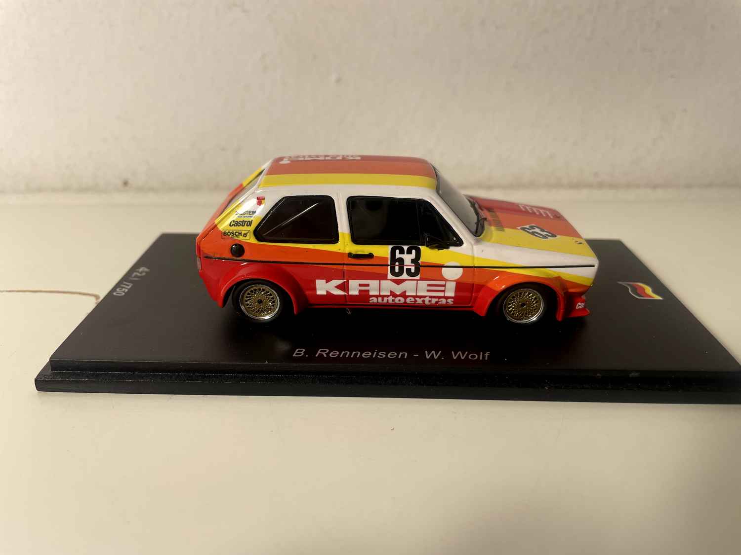 Volkswagen Golf MKI GR2 amarillo, naranja y rojo número 63 - 1000 km de Nurburgring (Alemania) de 1977 - SPARK