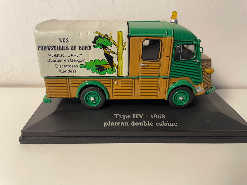 Citroën type HY vert et marron et bâche grise de 1968 - plateau double cabine - Les forestiers du Born (Biscarrosse)