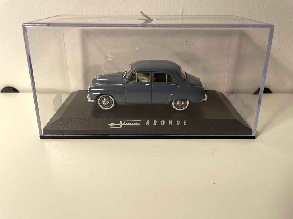 Simca Aronde blauwgrijs of grijzig blauw? - NOREV