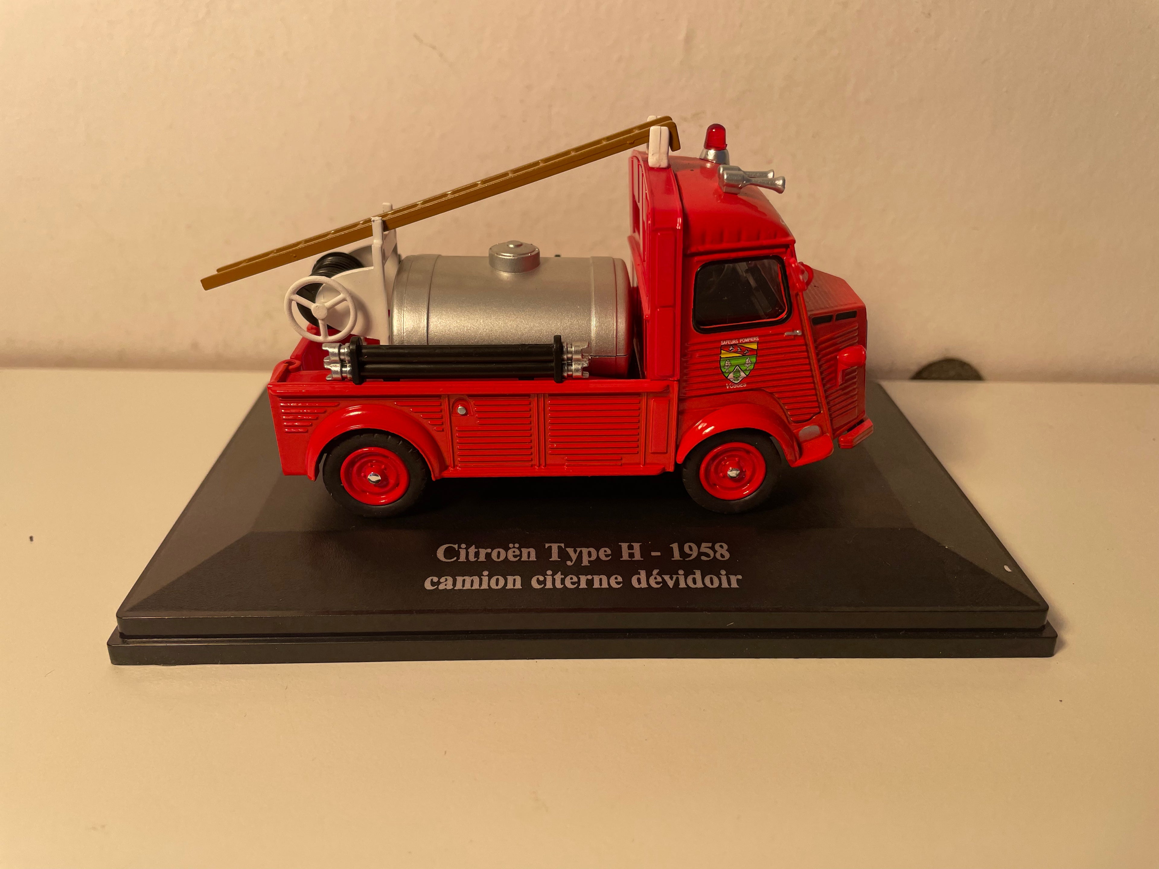 1958 rode Citroën type H slanghaspel tankwagen BRANDWEERLIEDEN
