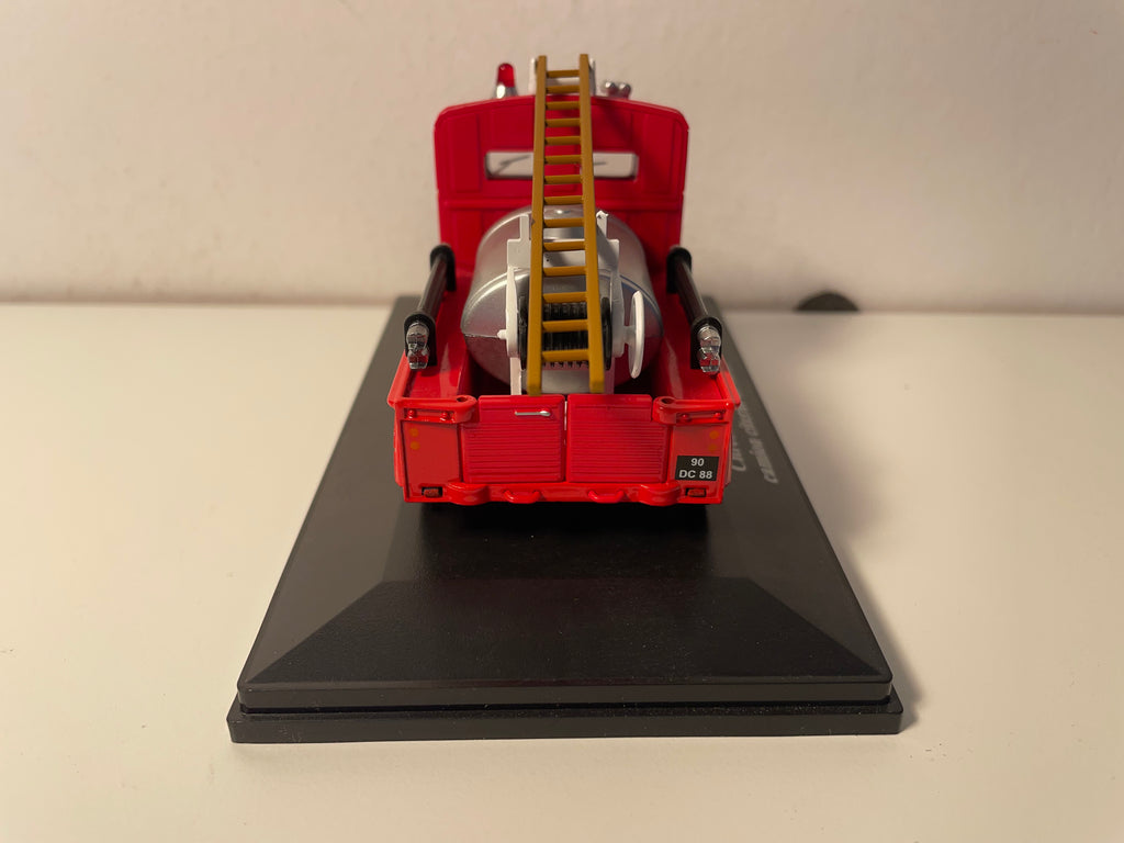 Autocisterna Citroën tipo H rossa del 1958 con avvolgitubo VIGILI DEL FUOCO