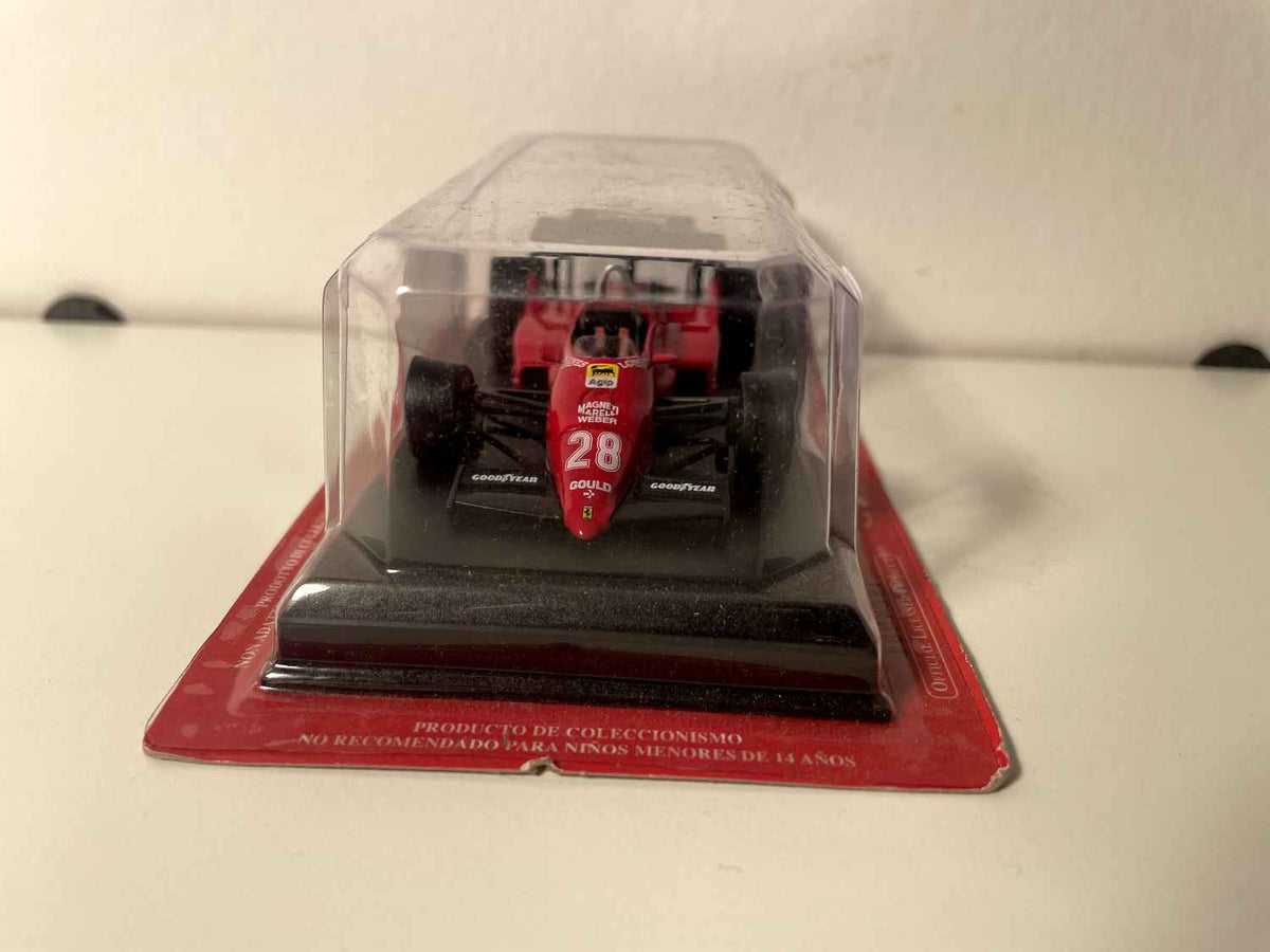 Ferrari 126 C4 rouge numéro 28 de 1984 - Formule 1 - René Arnoux blister)