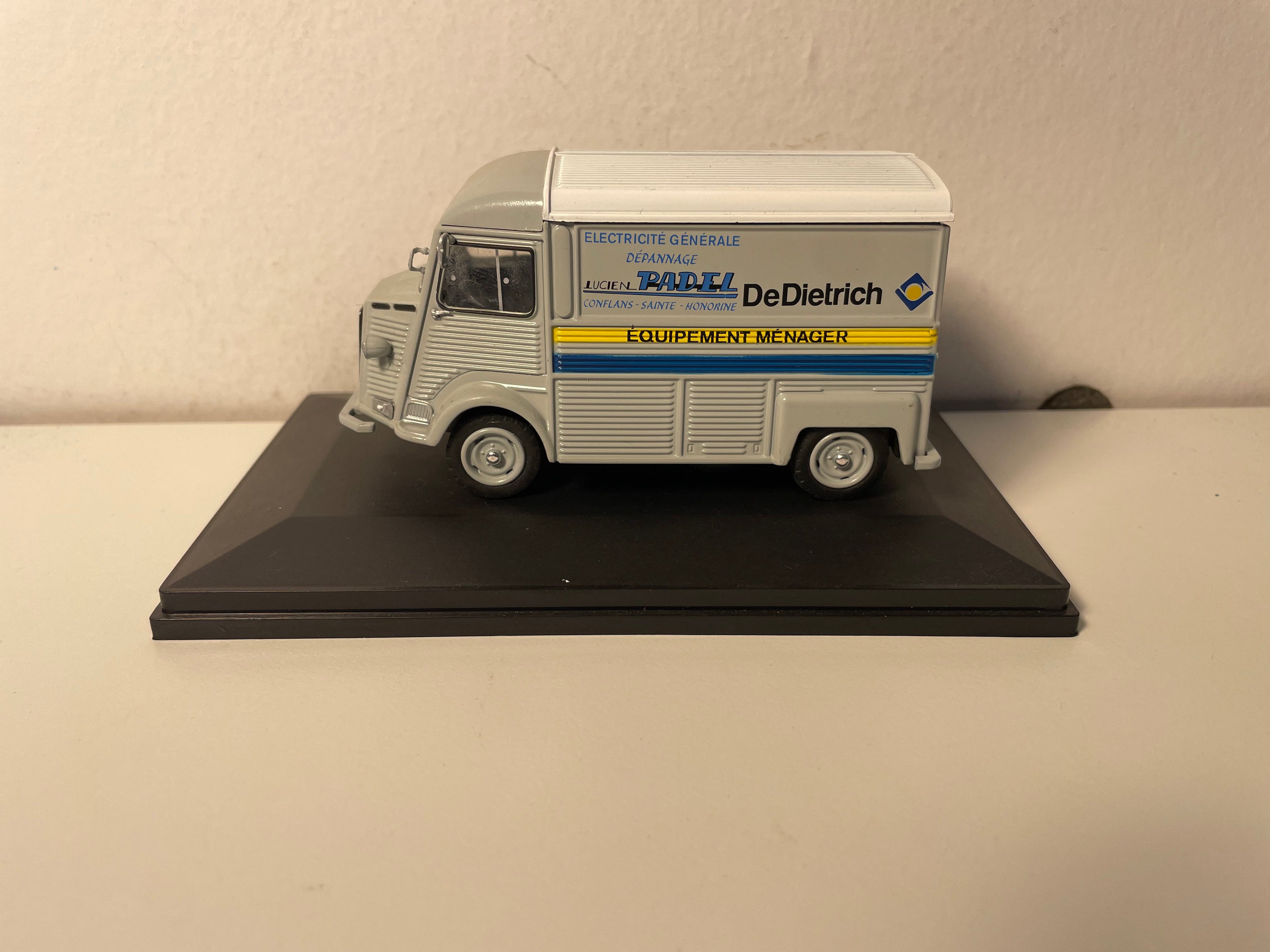 Citroën type H gris de 1979 1600 Kg Diésel - entreprise d'Electricité Lucien Padel