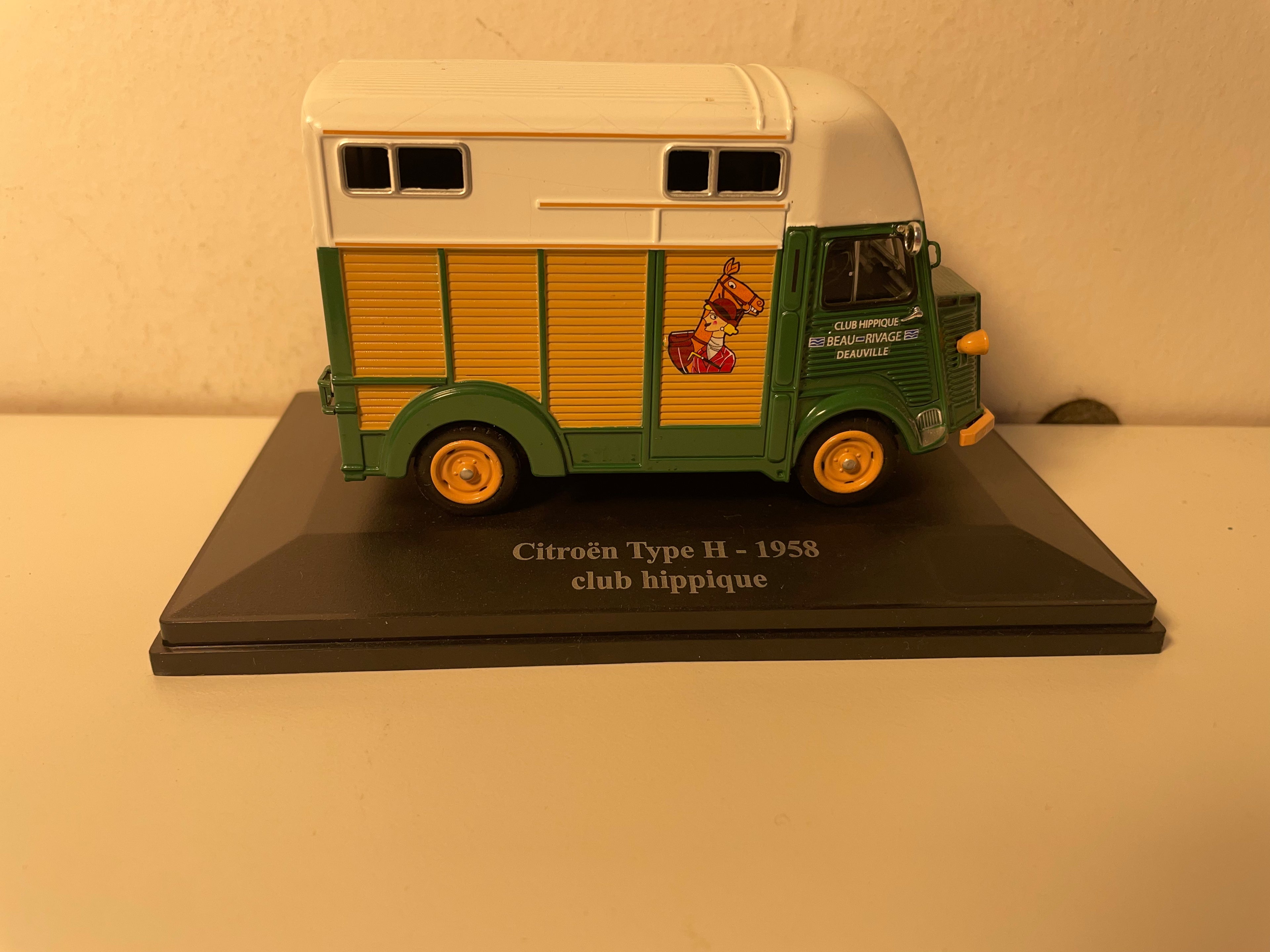 Citroën type H uit 1958 paardenrenclub
