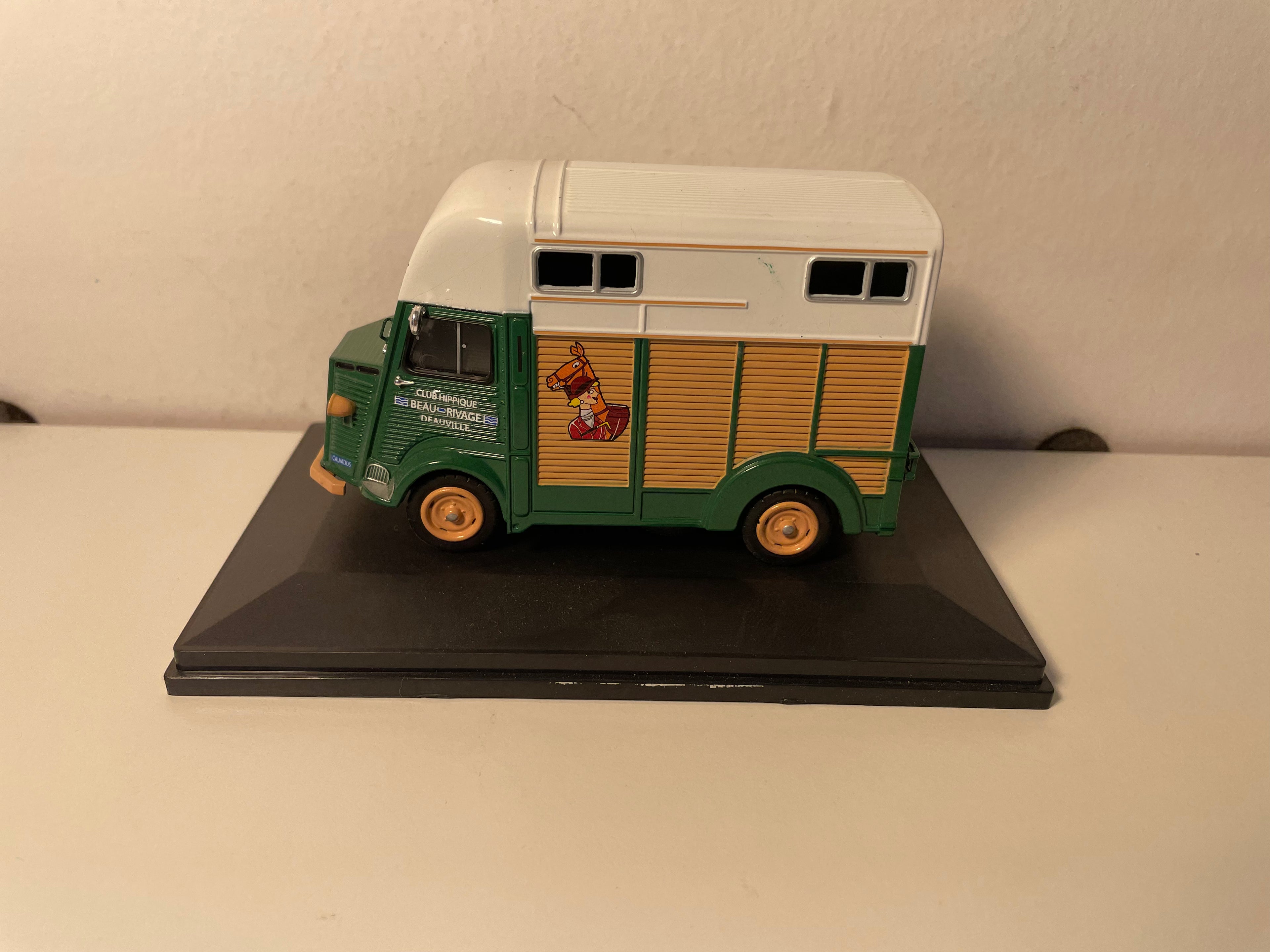 Citroën type H uit 1958 paardenrenclub