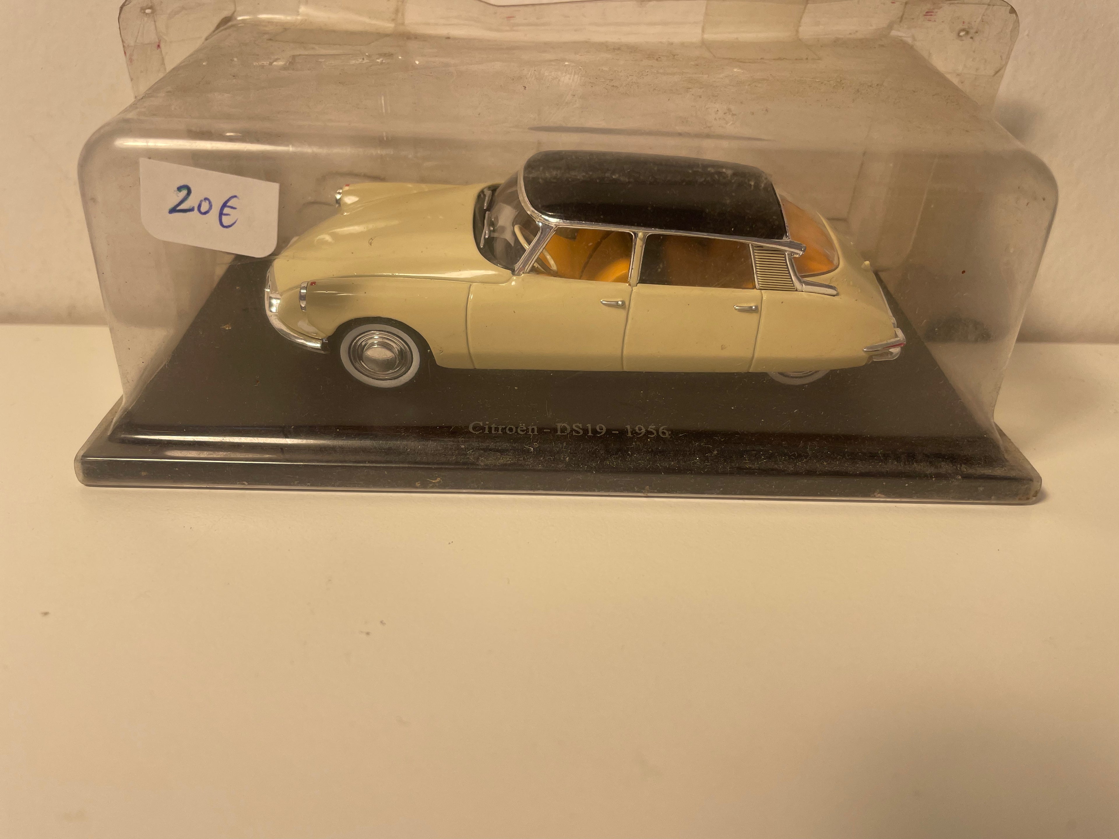 1956 Citroën DS 19 Beige with Black Roof (in Blister Pack)