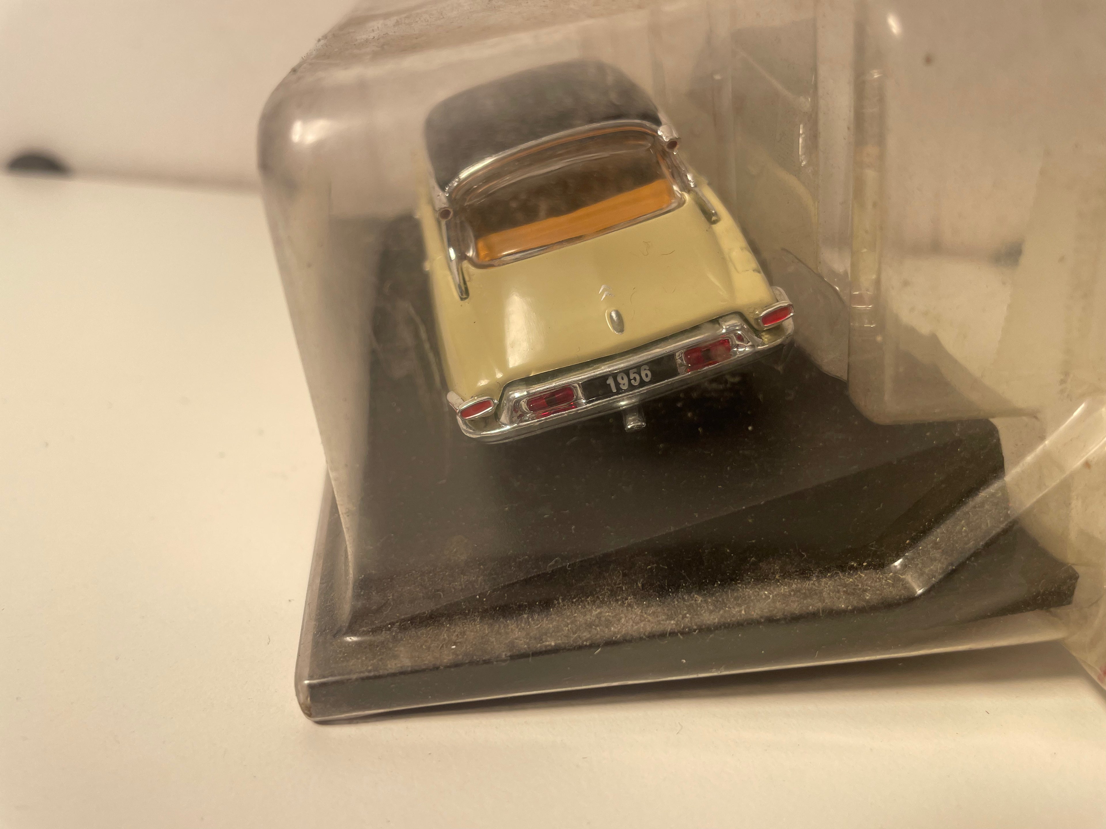 1956 Citroën DS 19 Beige with Black Roof (in Blister Pack)