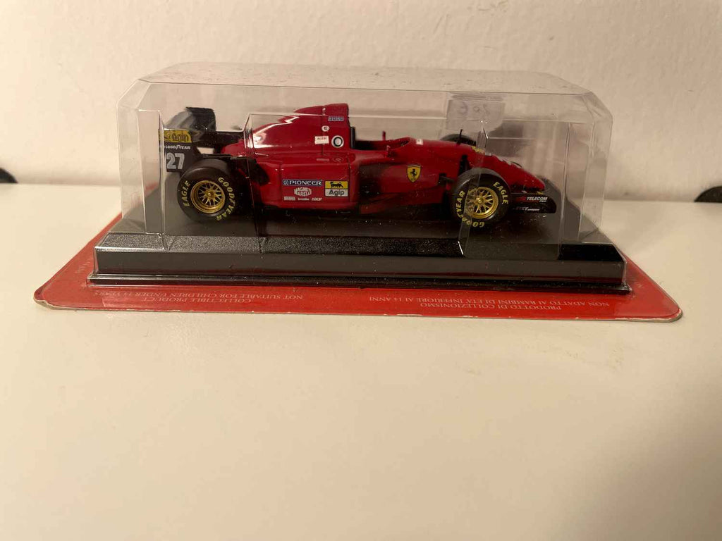Ferrari 412T2 rouge numéro 27 de 1995 - Formule 1 - Jean Alési