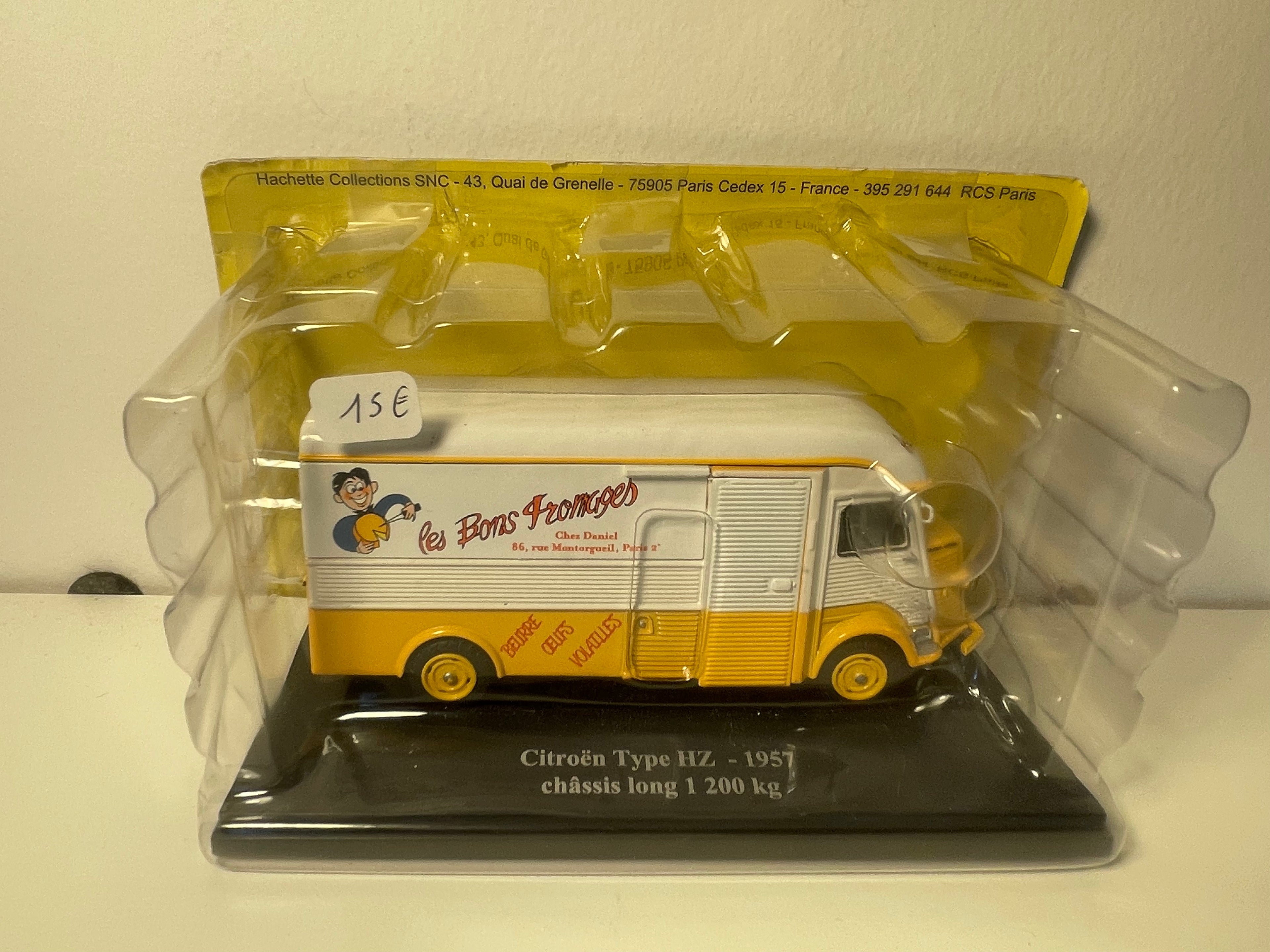 Citroën type HZ blanc et orange de 1957 - châssis long 1200 Kg "Les bons fromages" chez Daniel Paris 2ème