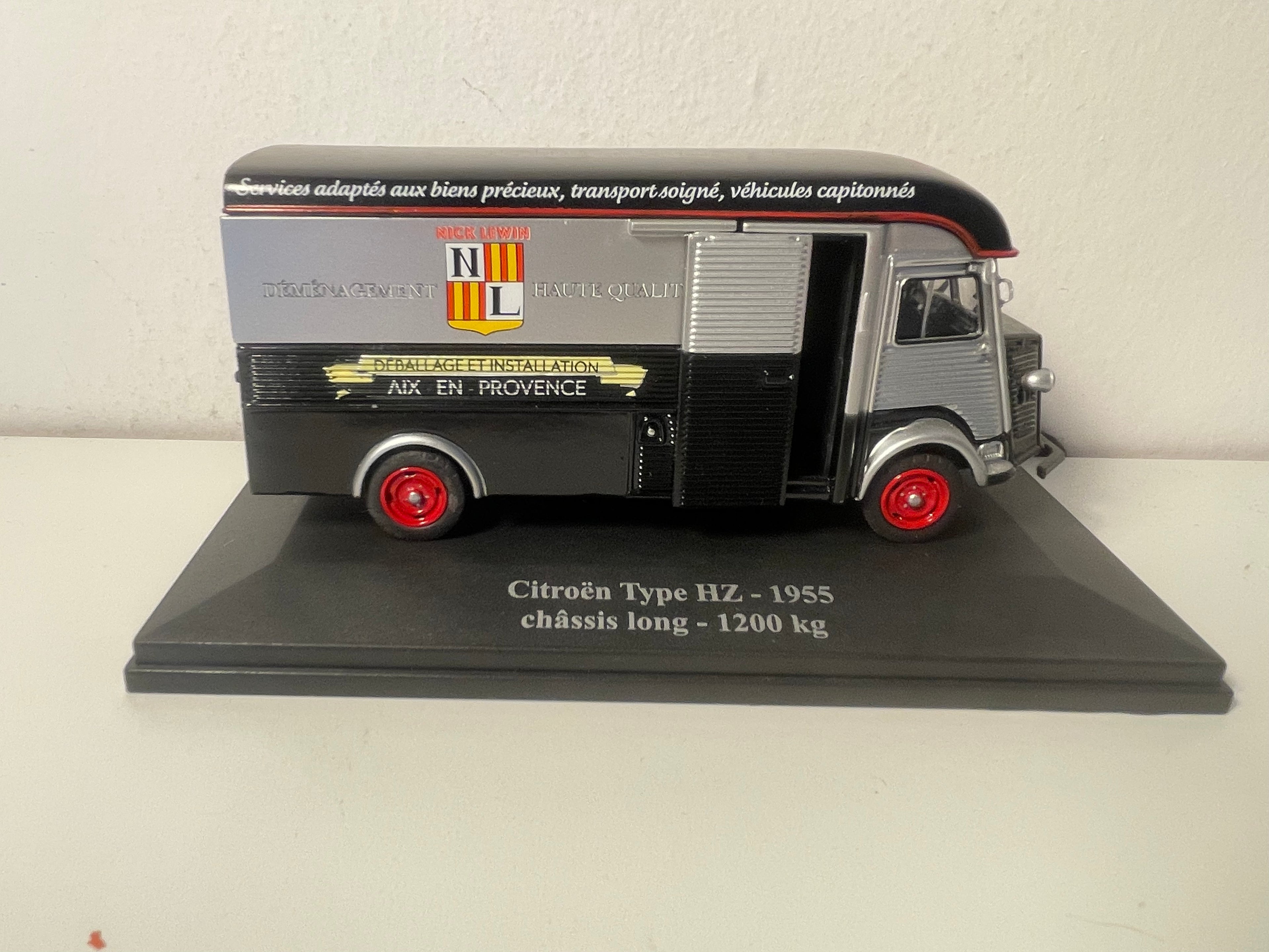 Citroën type HZ zwart en grijs uit 1955 - lange chassis 1200 Kg - verhuiswagen Nick Lewin Aix En Provence