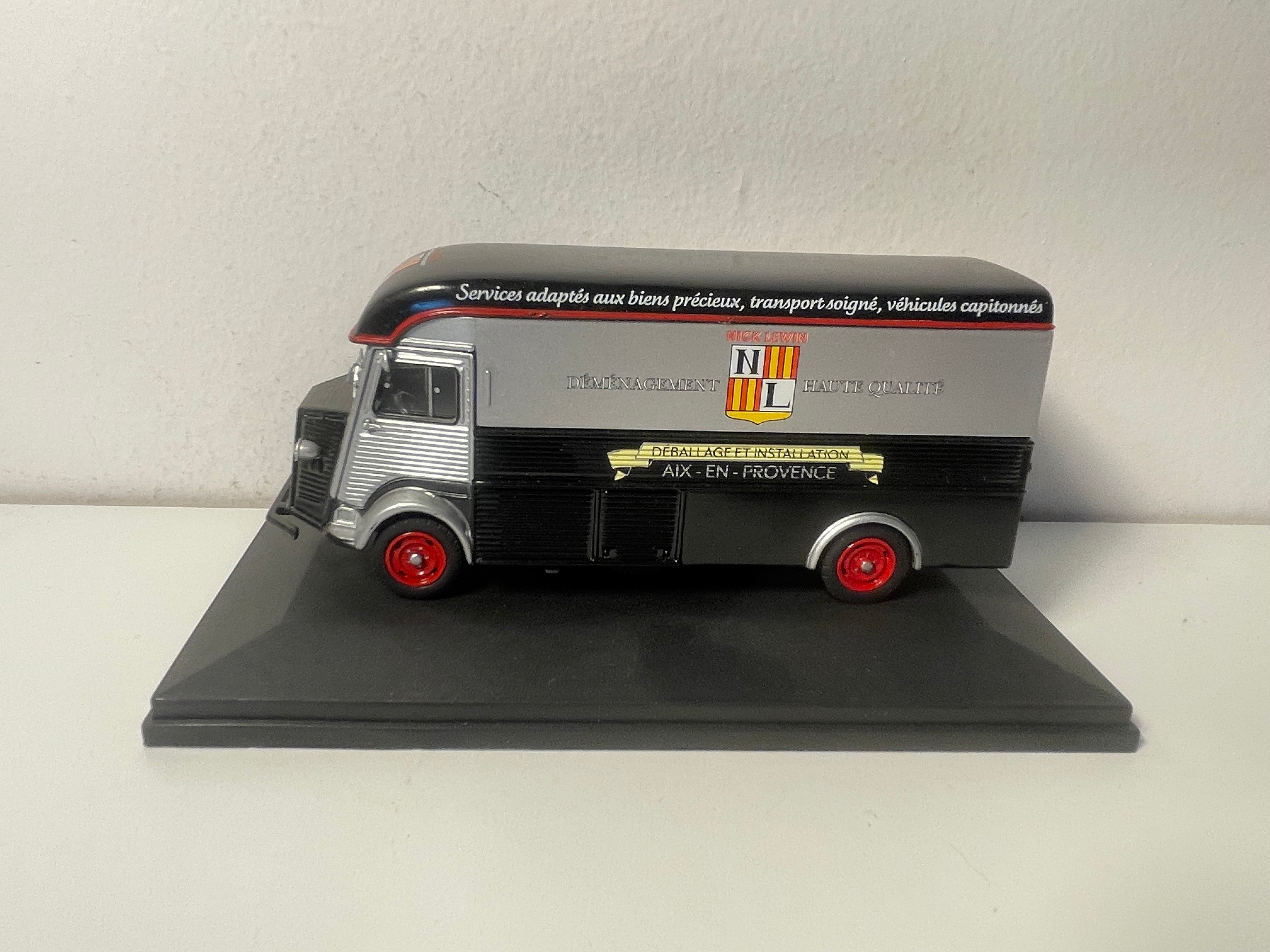 Citroën type HZ zwart en grijs uit 1955 - lange chassis 1200 Kg - verhuiswagen Nick Lewin Aix En Provence