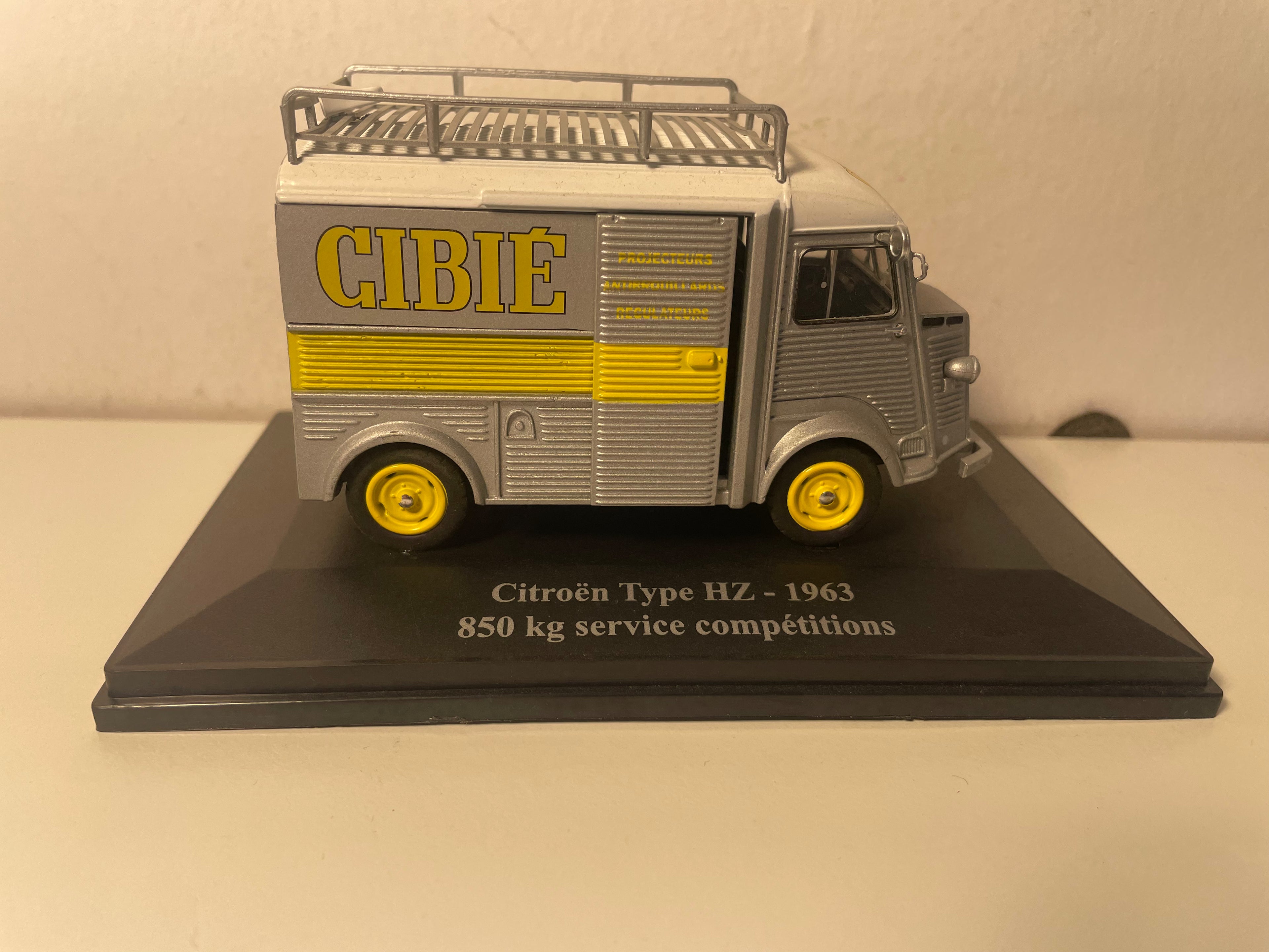 Citroën tipo HZ franja gris y amarilla de 1963 - Servicio de competición CIBIE de 850 kg