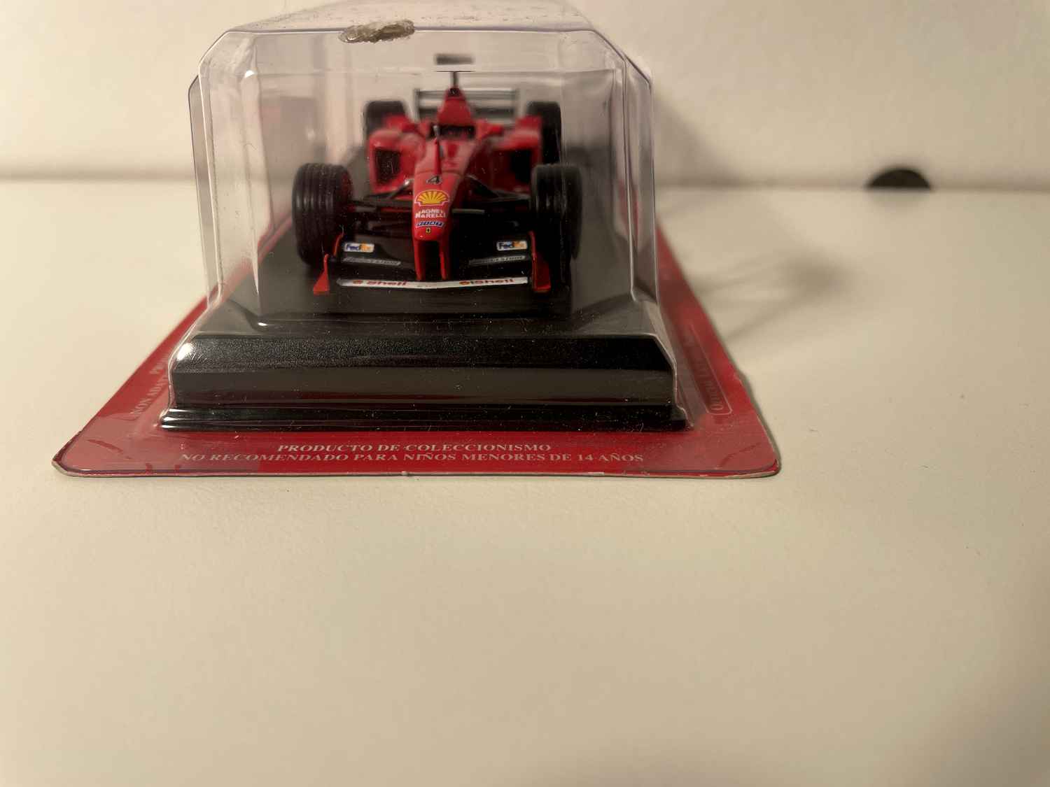Ferrari F399 rout Nummer 4 vum 1999 - Formel 1 - Eddie Irvine