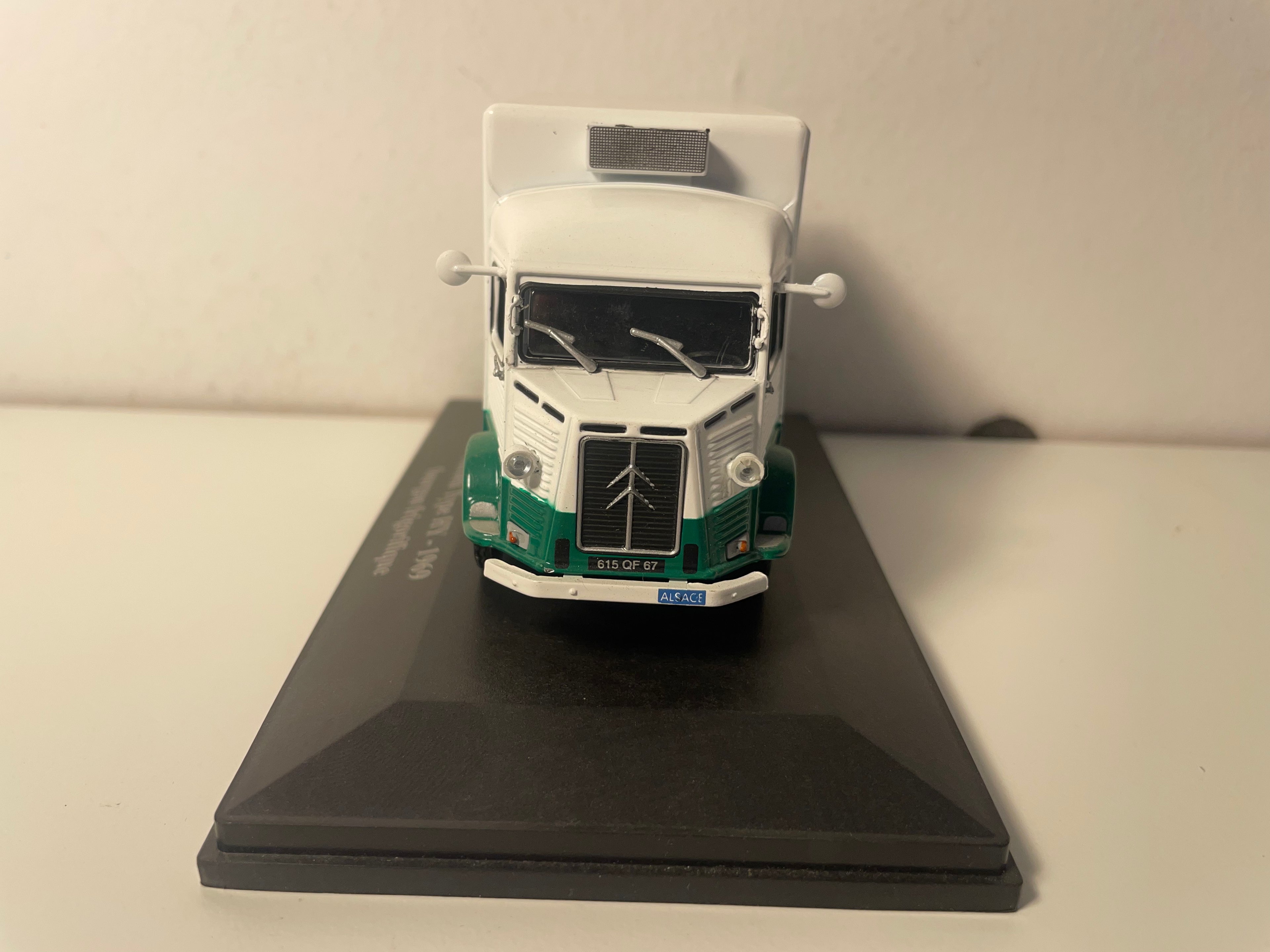 Citroën type HY wit en groen van 1969 - gekoeld vrachtwagen (de meester cateraar)