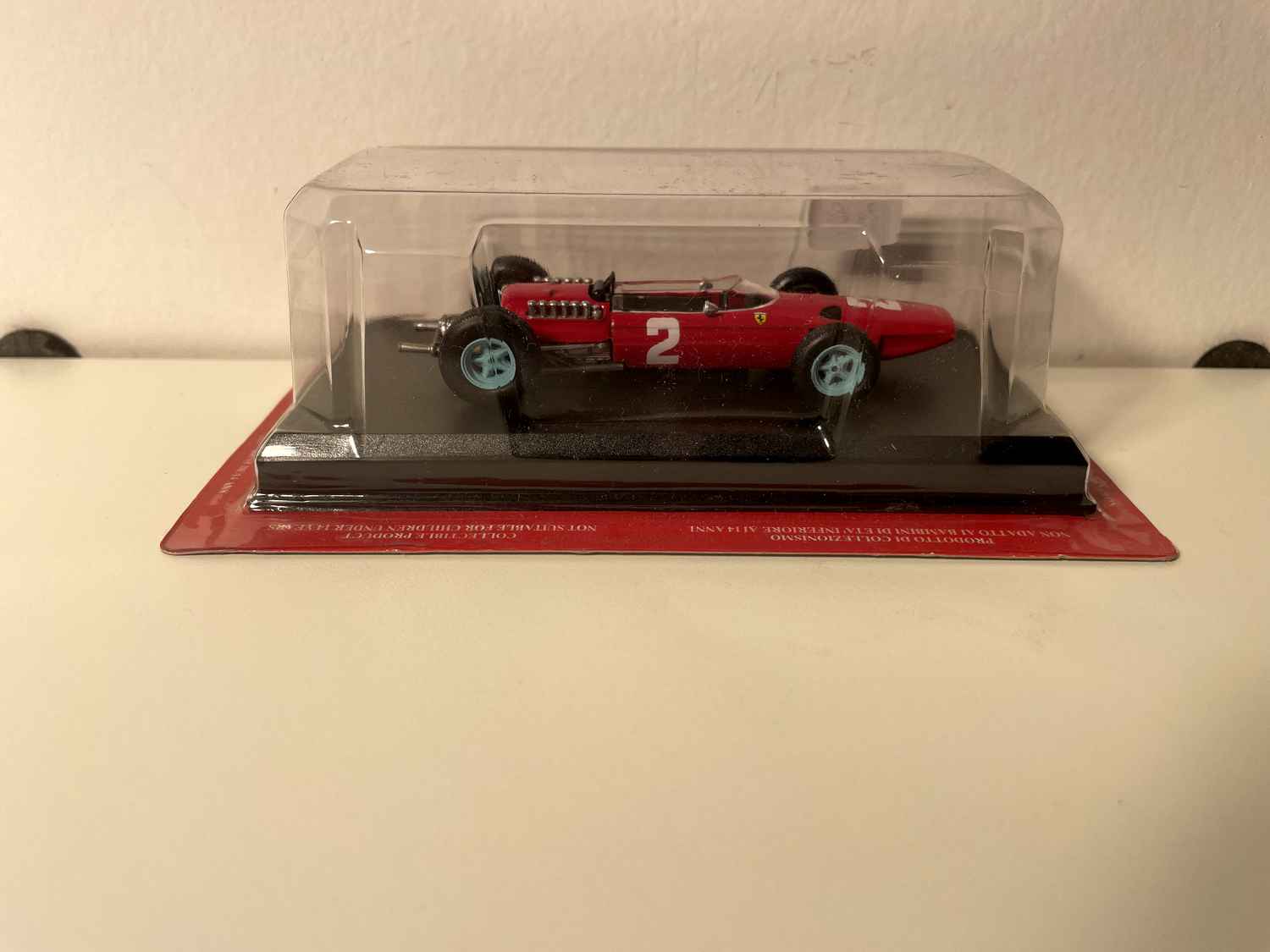 Ferrari 512 F1 rood nummer 2 uit 1965 - Formule 1 - John Surtees