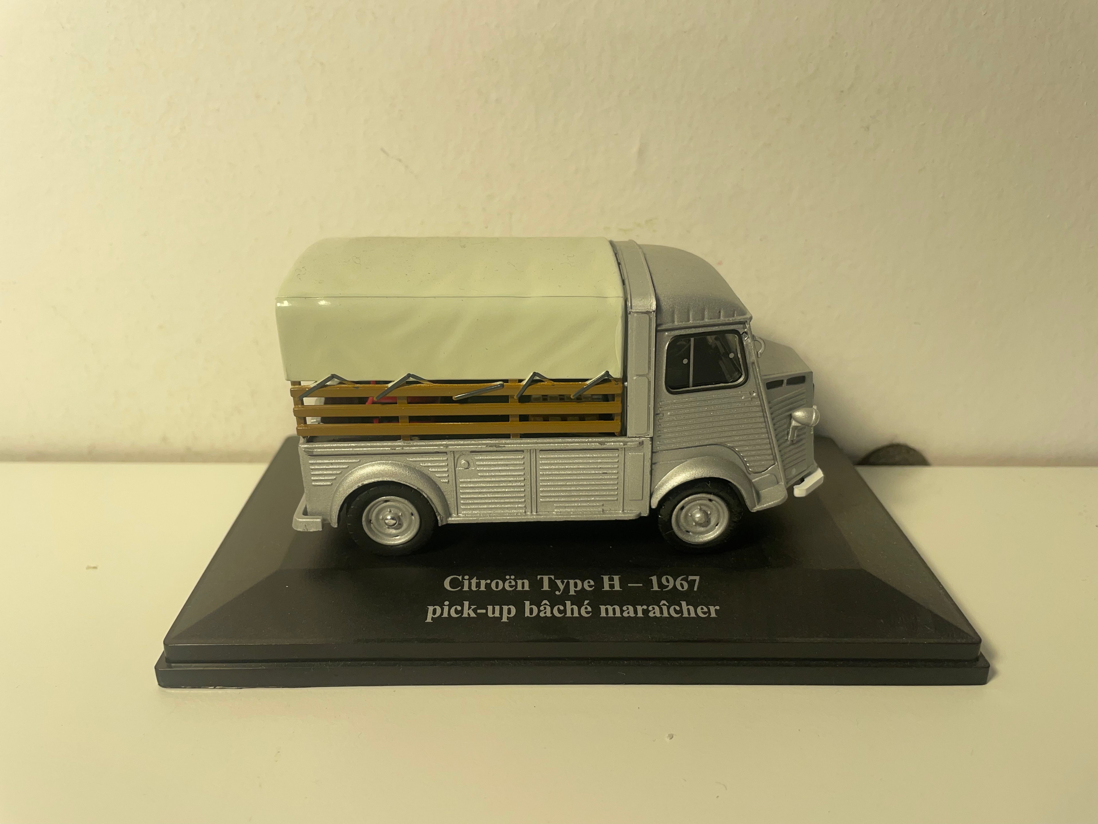 1967 Citroën Type H grijs met huif - pick-up met huif van een tuinder