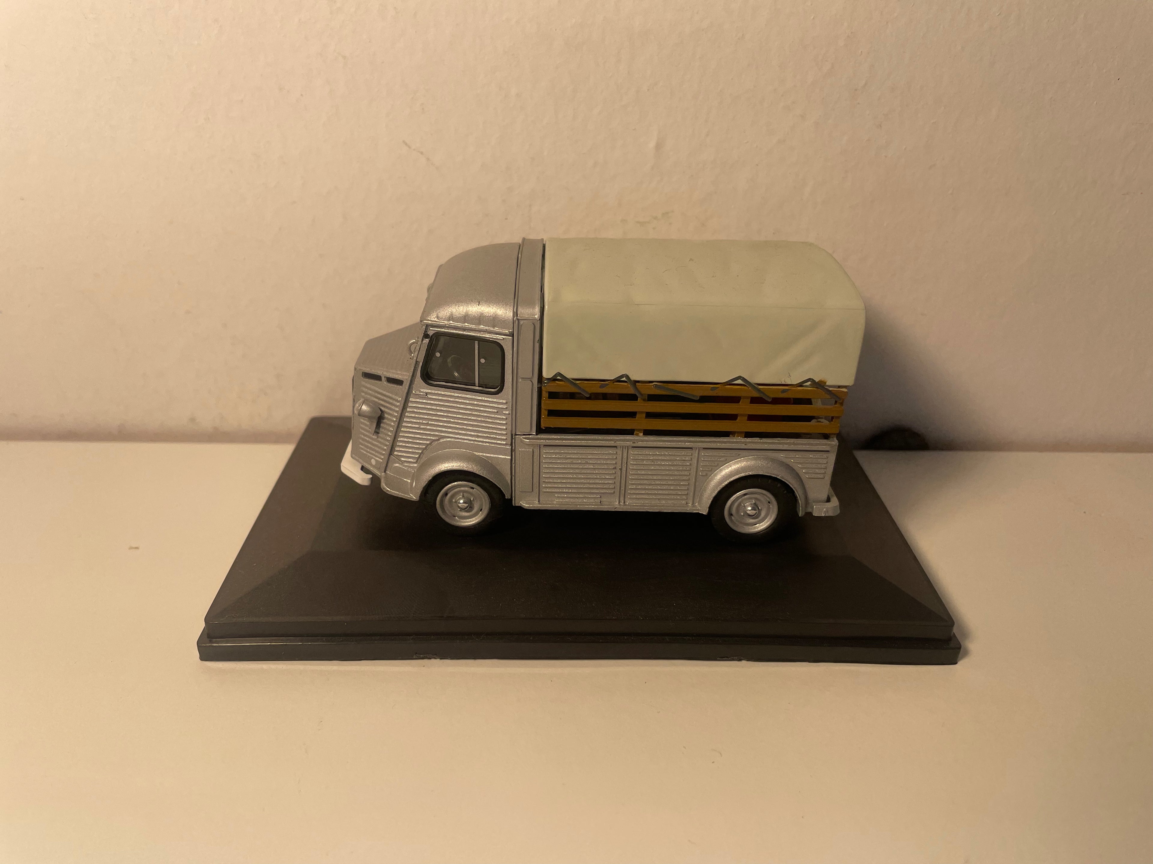 1967 Citroën Type H grijs met huif - pick-up met huif van een tuinder