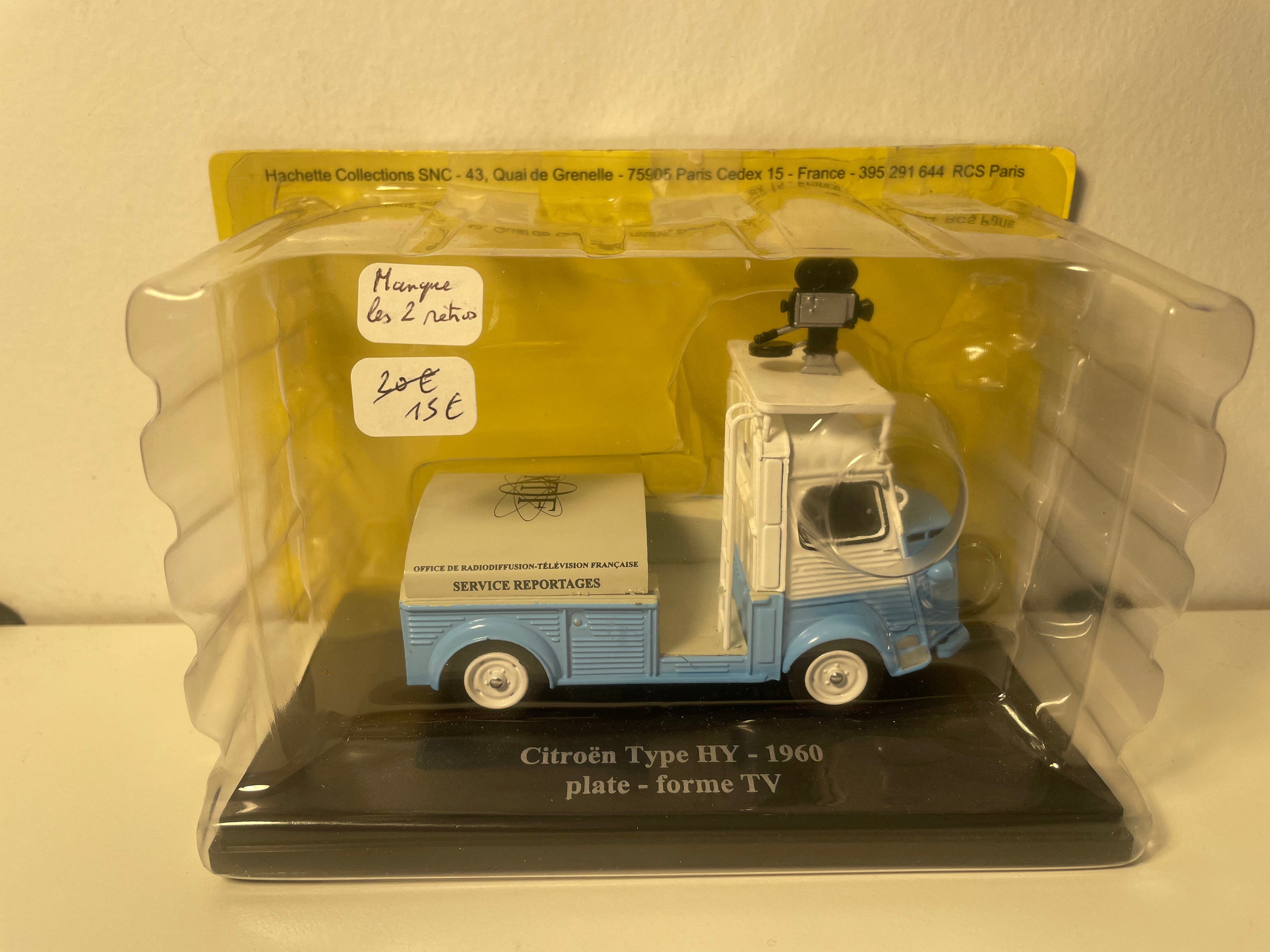 Citroën type HY blauw en grijs uit 1960 - TV-platform - ORTF (twee spiegels ontbreken)
