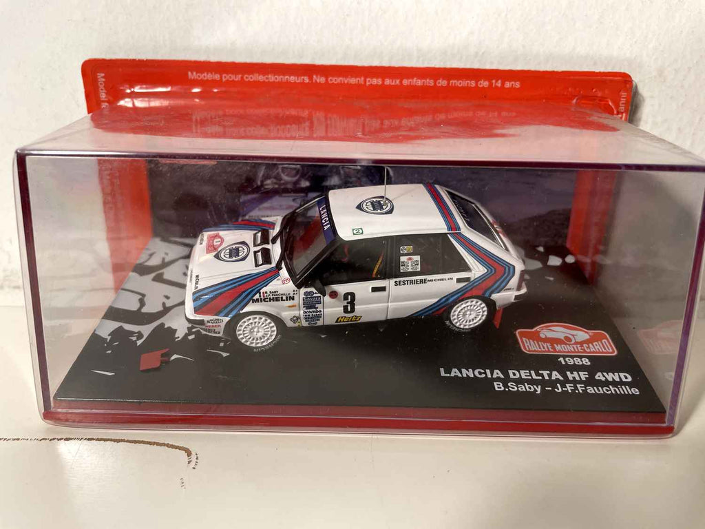 Lancia Delta HF 4WD blanche, bleue et rouge numéro 3 - Rallye de Monté-Carlo de 1988