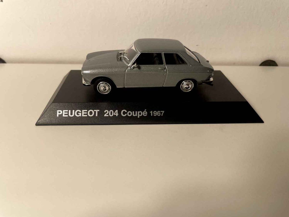 Peugeot 204 coupé grise de 1967 (voiture sous blister)