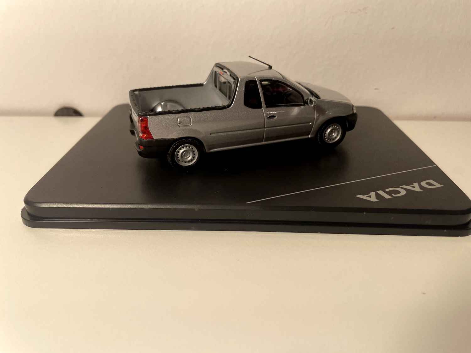 Dacia Logan pick-up gris de 2008 - Eligor