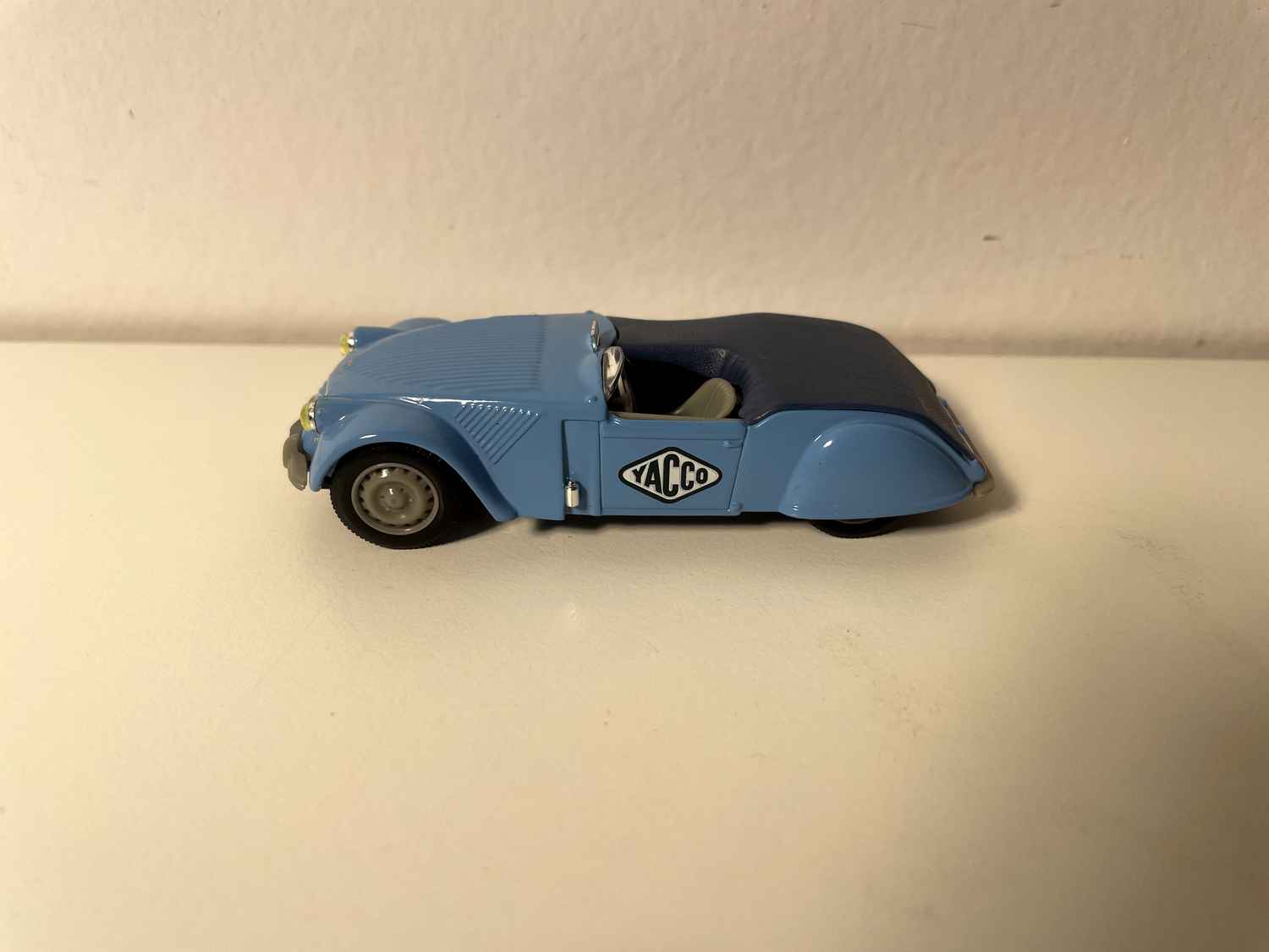 Citroën 2 CV Barbot Spéciale niebieska z 1953 roku z reklamą YACCO - Norev