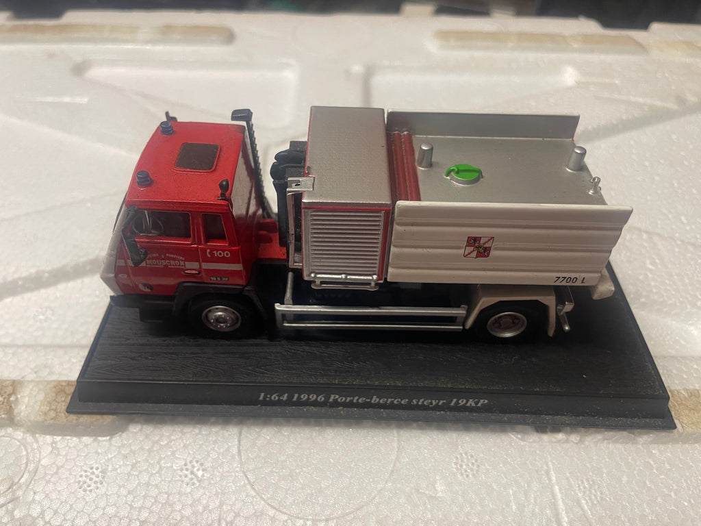 Véhicules de pompiers (lot de 26 véhicules): EN L'ETAT
