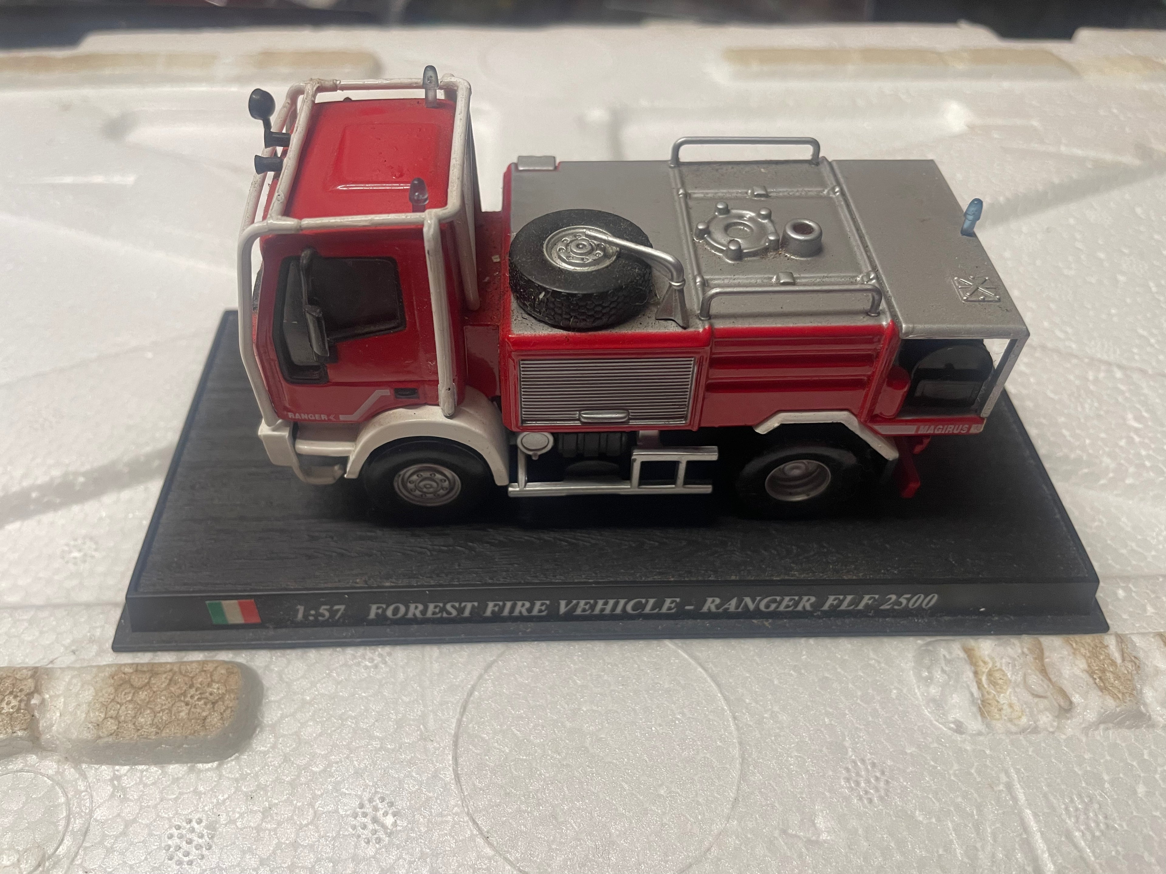 Véhicules de pompiers (lot de 26 véhicules): EN L'ETAT