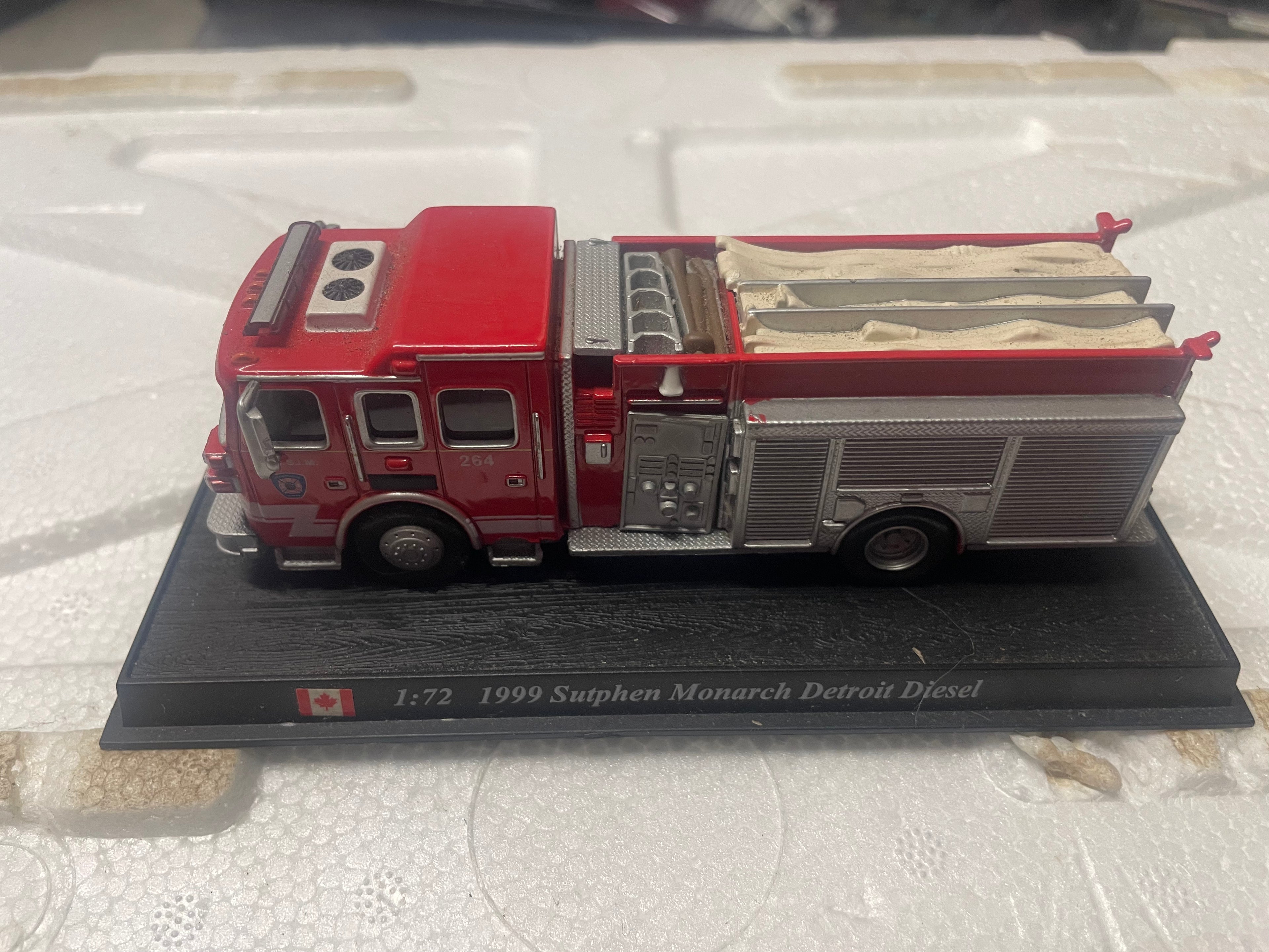 Véhicules de pompiers (lot de 26 véhicules): EN L'ETAT
