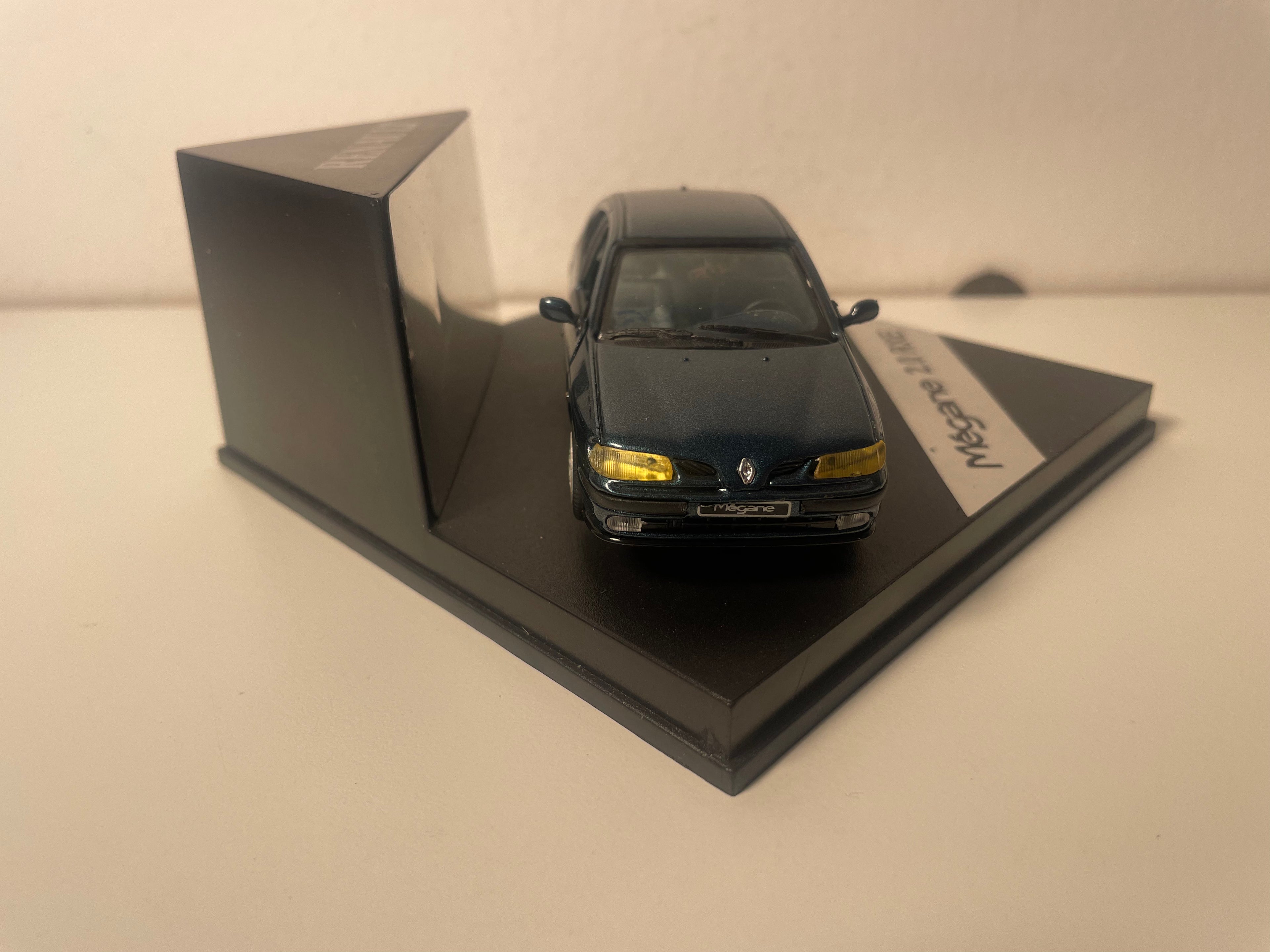 Renault Mégane 2.0 RXE verte foncée? - VITESSE (coffret boite carrée)