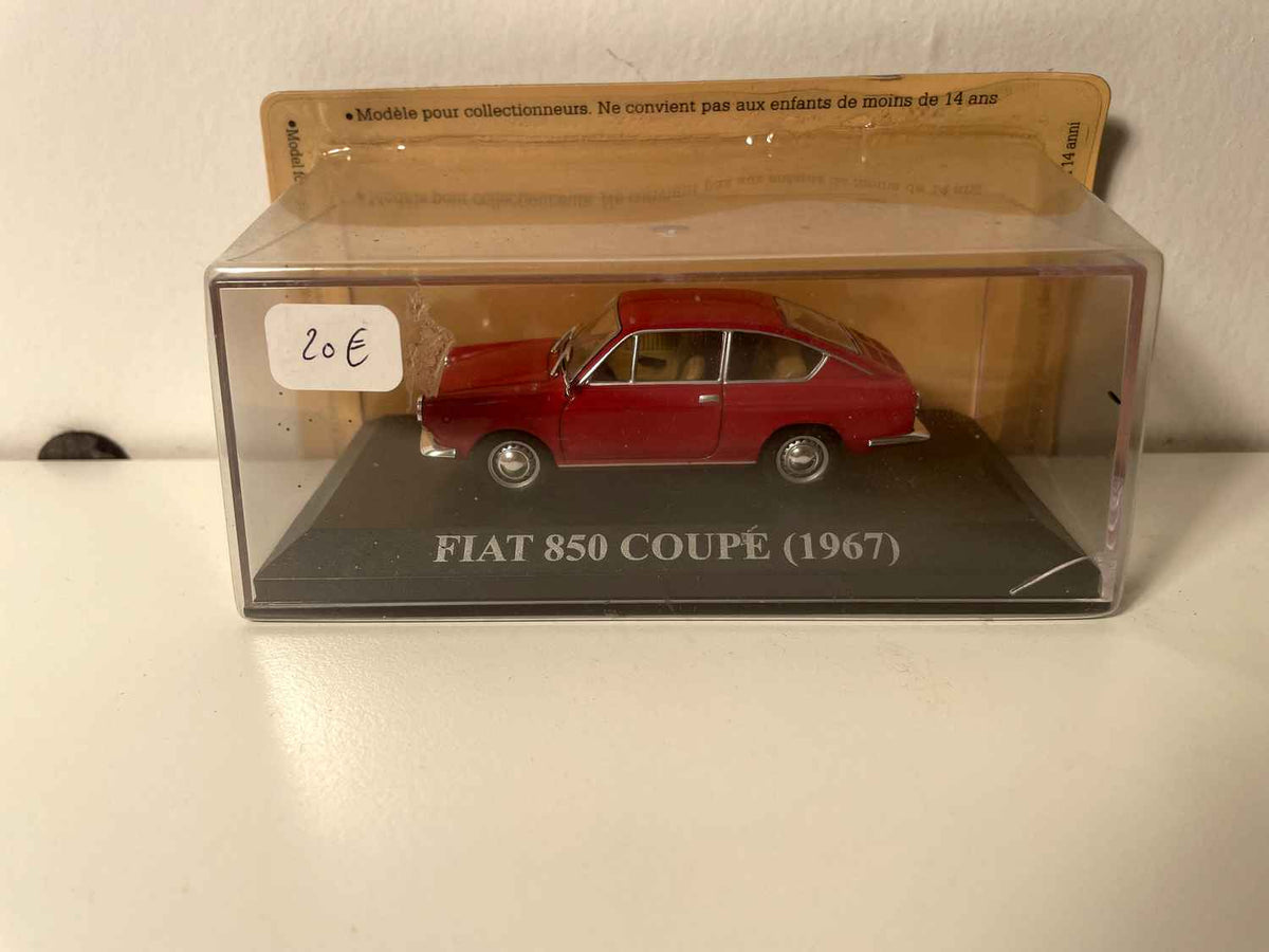 Fiat 850 coupé rosso del 1967